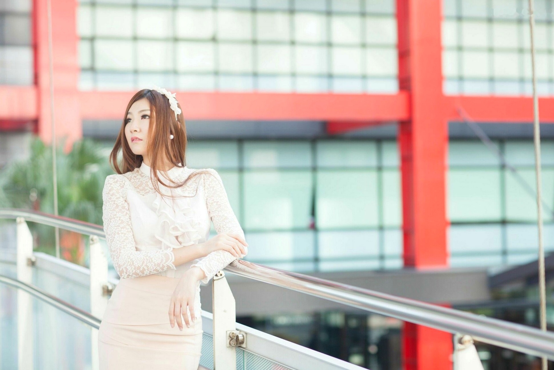台湾正妹Michelle小羽《信義區街拍》白色蕾丝衬衫+包臀短裙写真集,清纯职场风女神街拍