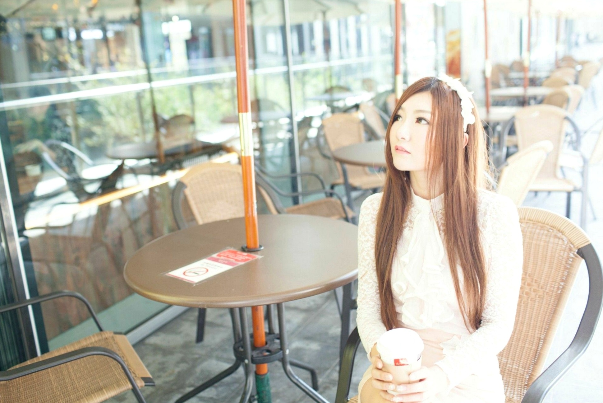 台湾正妹Michelle小羽《信義區街拍》白色蕾丝衬衫+包臀短裙写真集,清纯职场风女神街拍