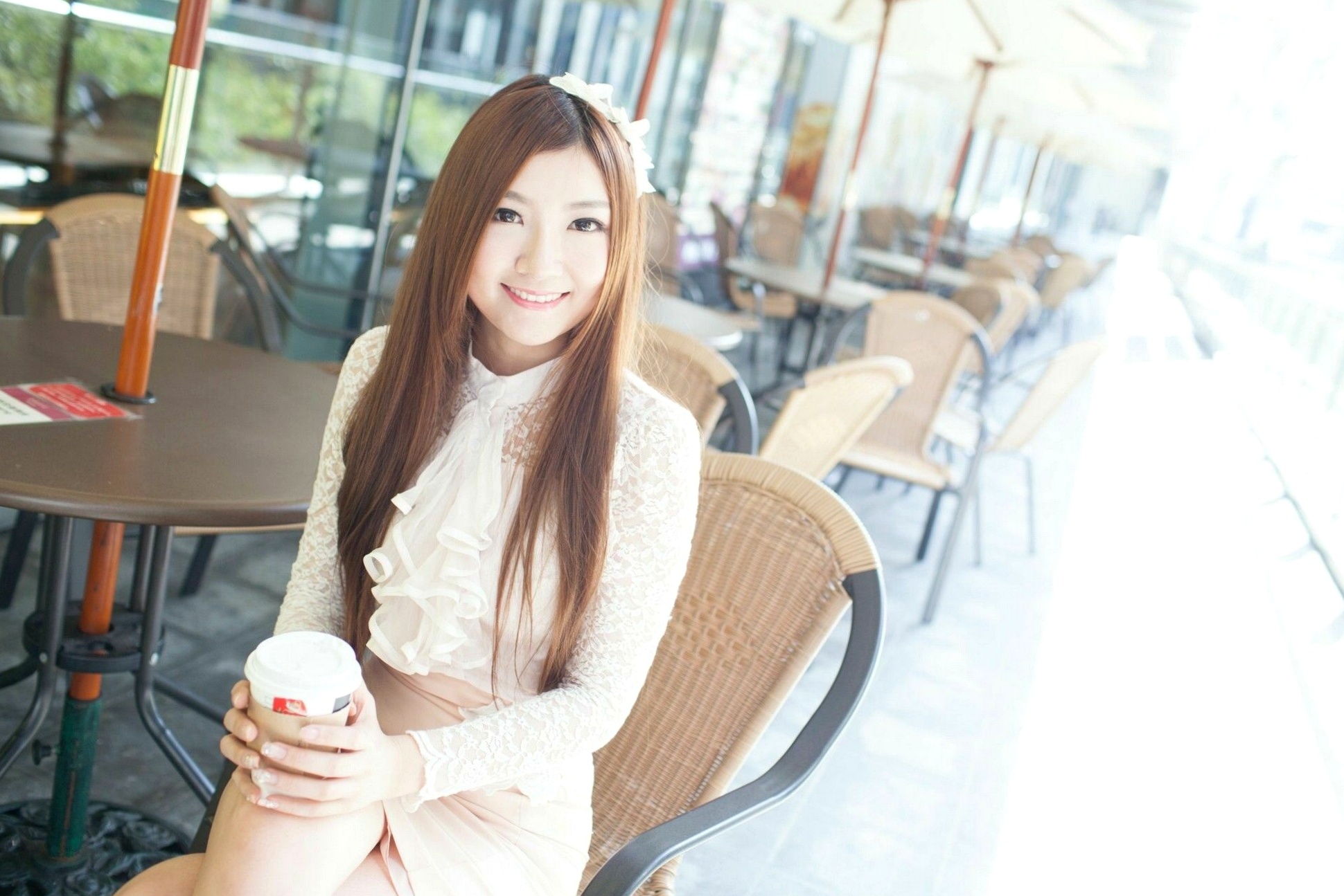 台湾正妹Michelle小羽《信義區街拍》白色蕾丝衬衫+包臀短裙写真集,清纯职场风女神街拍