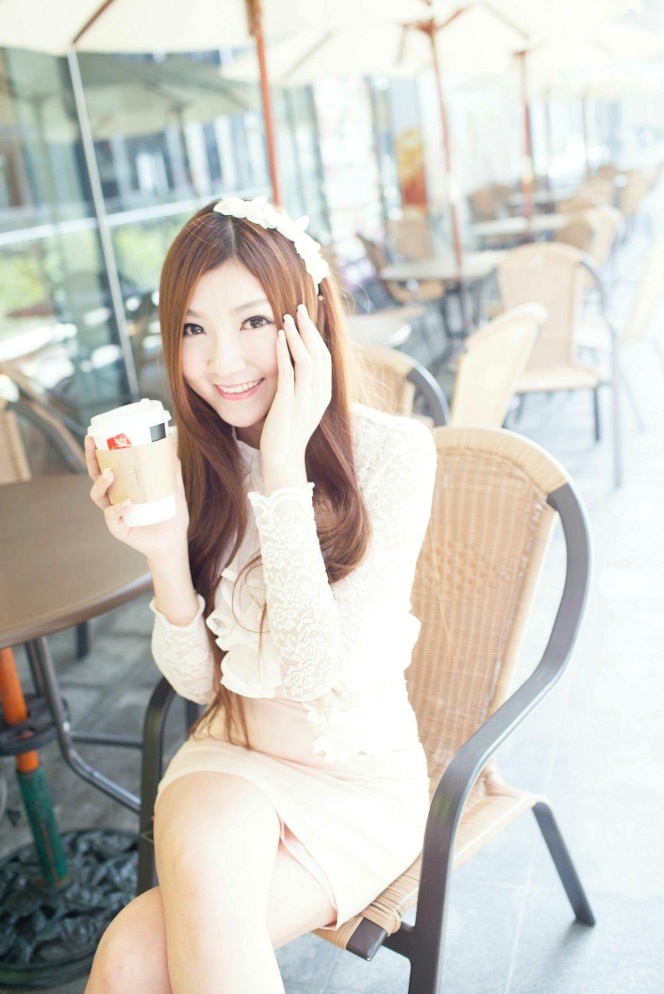 台湾正妹Michelle小羽《信義區街拍》白色蕾丝衬衫+包臀短裙写真集,清纯职场风女神街拍