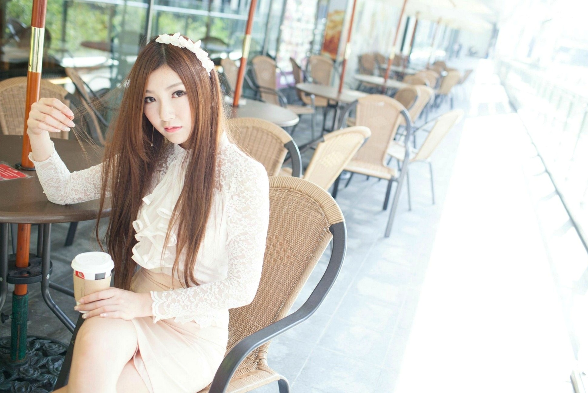 台湾正妹Michelle小羽《信義區街拍》白色蕾丝衬衫+包臀短裙写真集,清纯职场风女神街拍