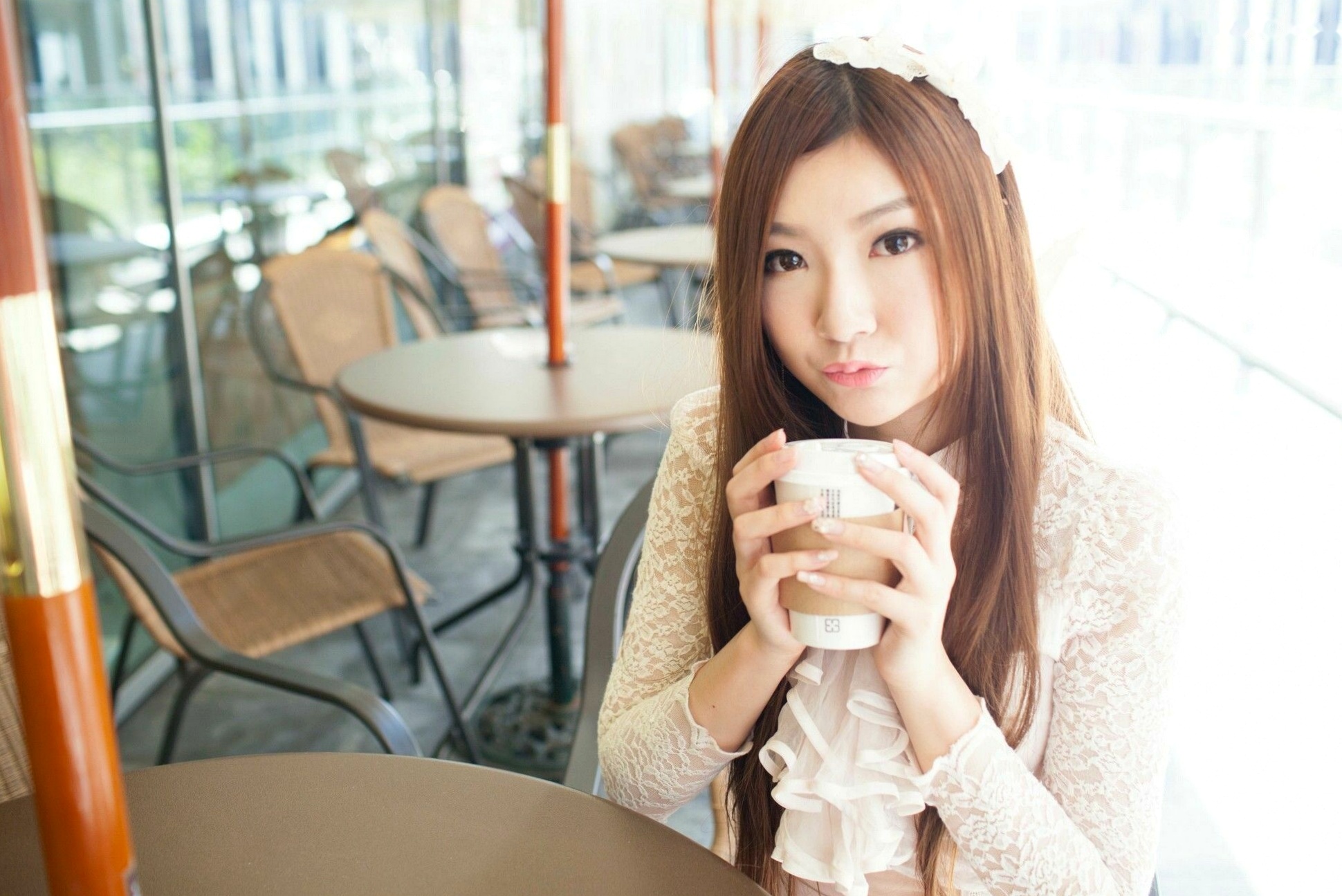 台湾正妹Michelle小羽《信義區街拍》白色蕾丝衬衫+包臀短裙写真集,清纯职场风女神街拍