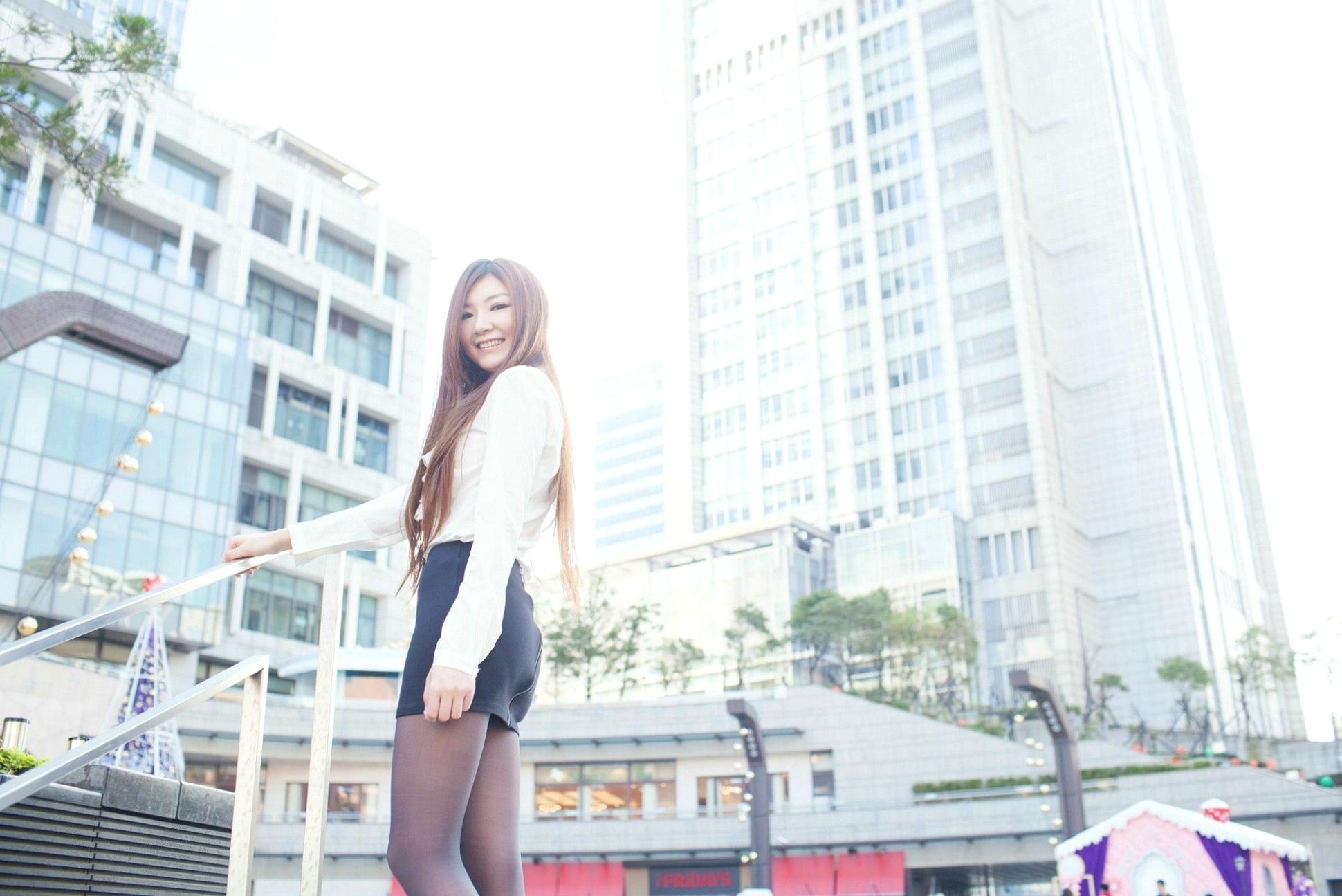 台湾正妹Michelle小羽/谢馥羽《信义区街拍黑丝OL》时尚职场制服诱惑写真集