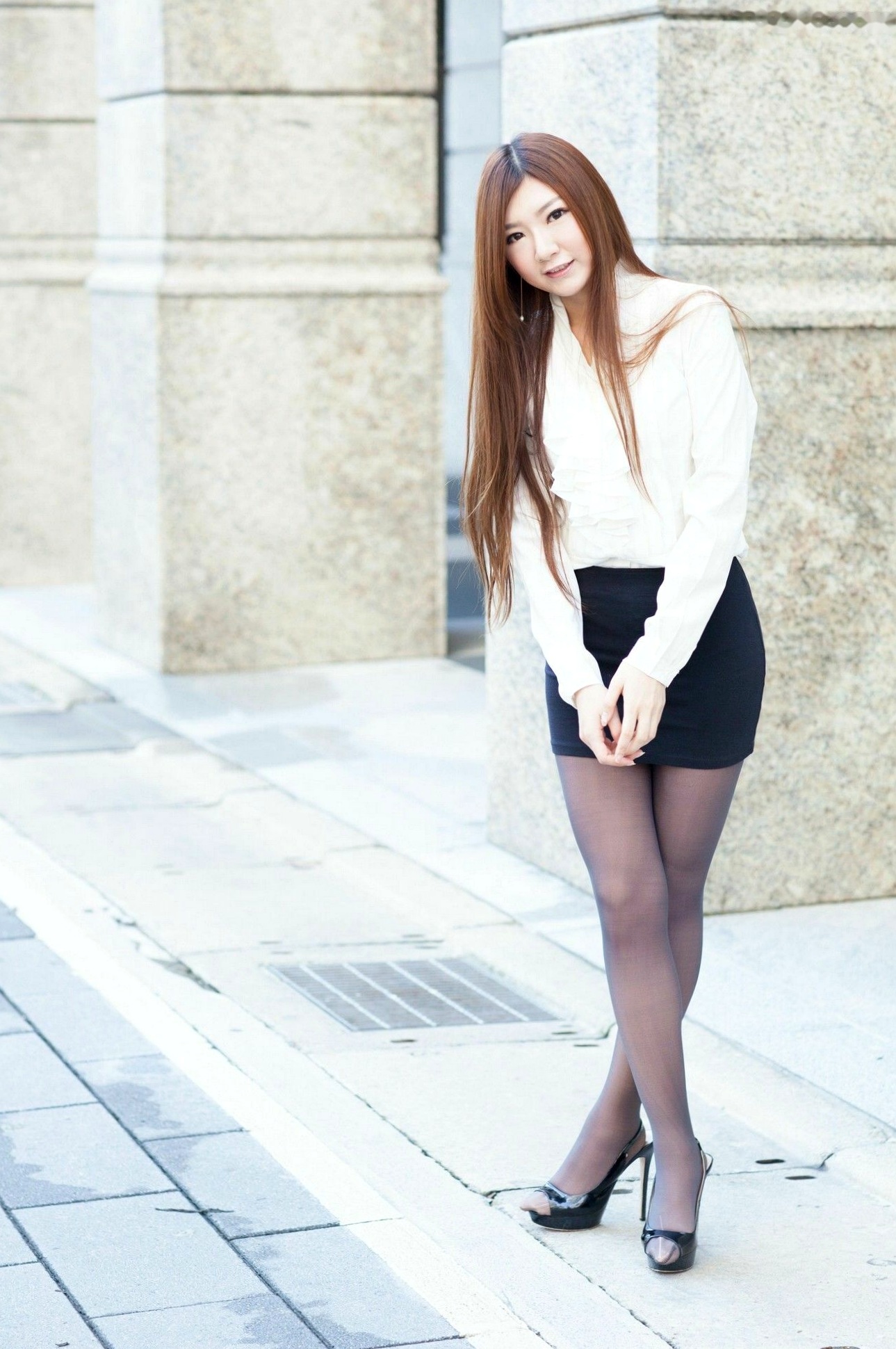 台湾正妹Michelle小羽/谢馥羽《信义区街拍黑丝OL》时尚职场制服诱惑写真集