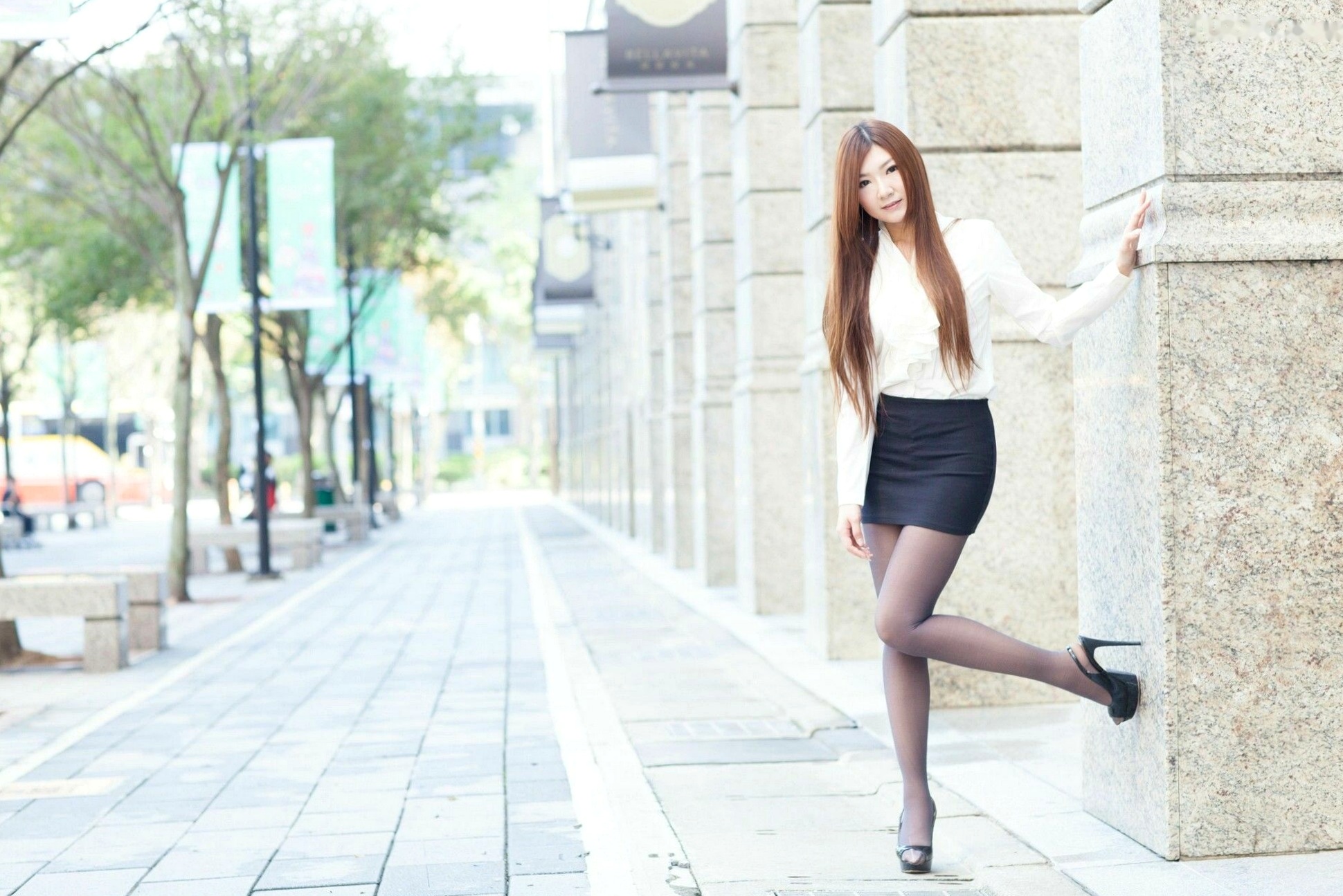 台湾正妹Michelle小羽/谢馥羽《信义区街拍黑丝OL》时尚职场制服诱惑写真集