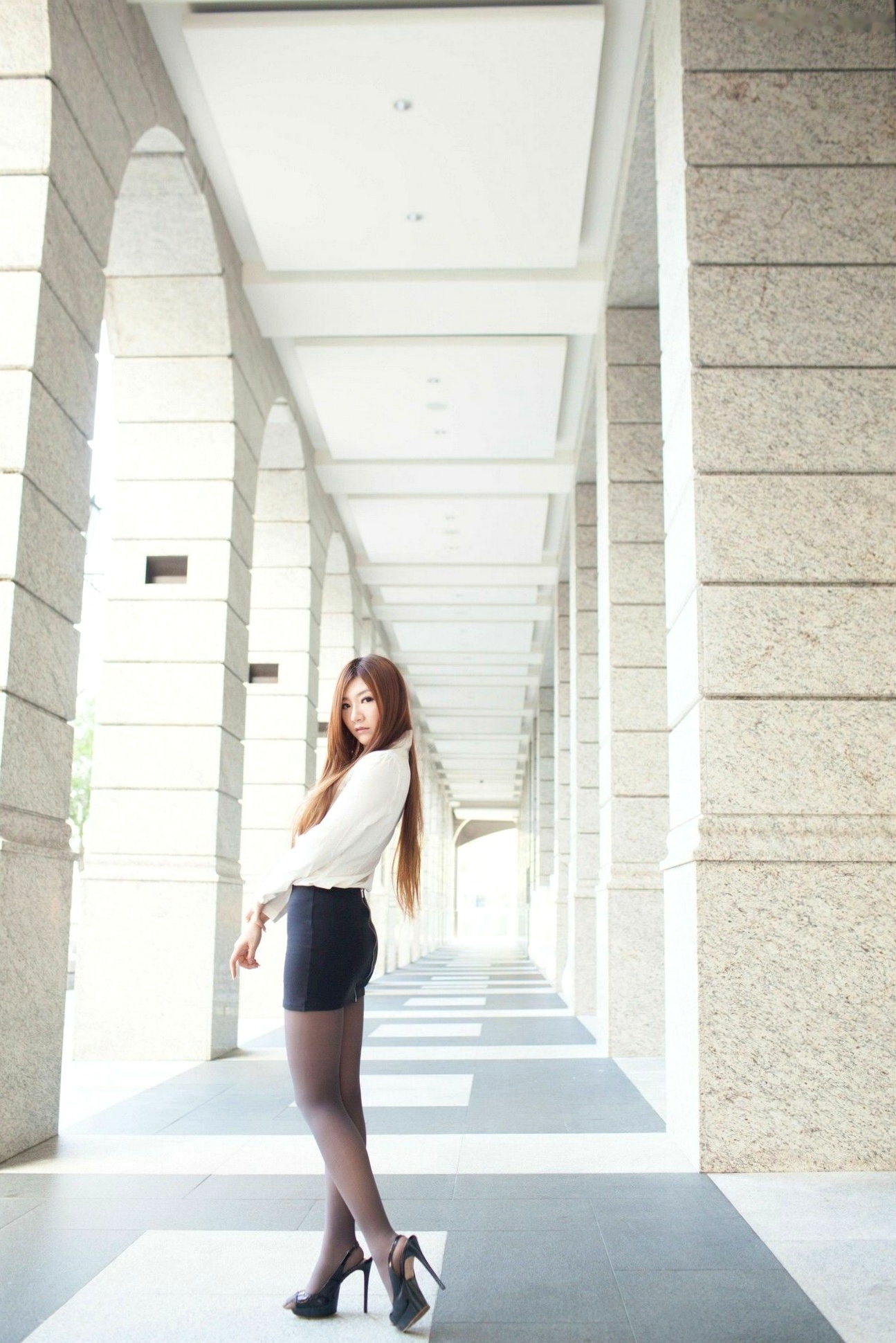 台湾正妹Michelle小羽/谢馥羽《信义区街拍黑丝OL》时尚职场制服诱惑写真集