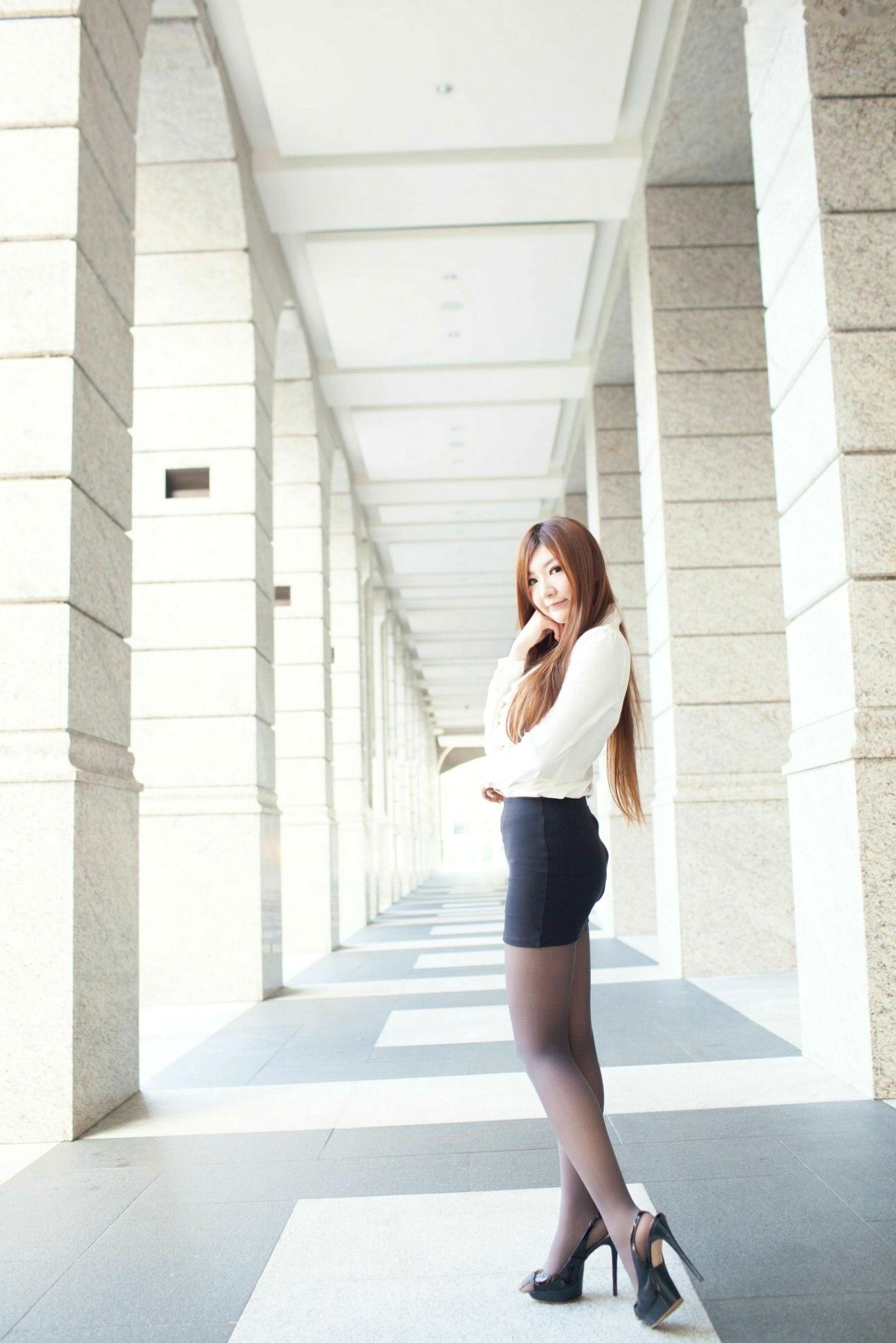 台湾正妹Michelle小羽/谢馥羽《信义区街拍黑丝OL》时尚职场制服诱惑写真集