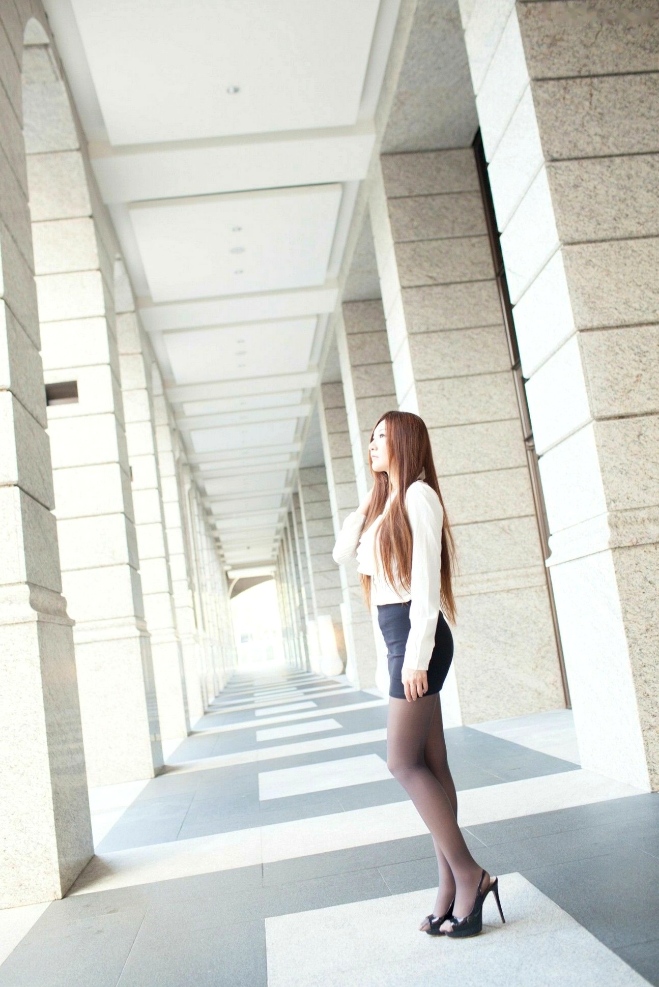 台湾正妹Michelle小羽/谢馥羽《信义区街拍黑丝OL》时尚职场制服诱惑写真集
