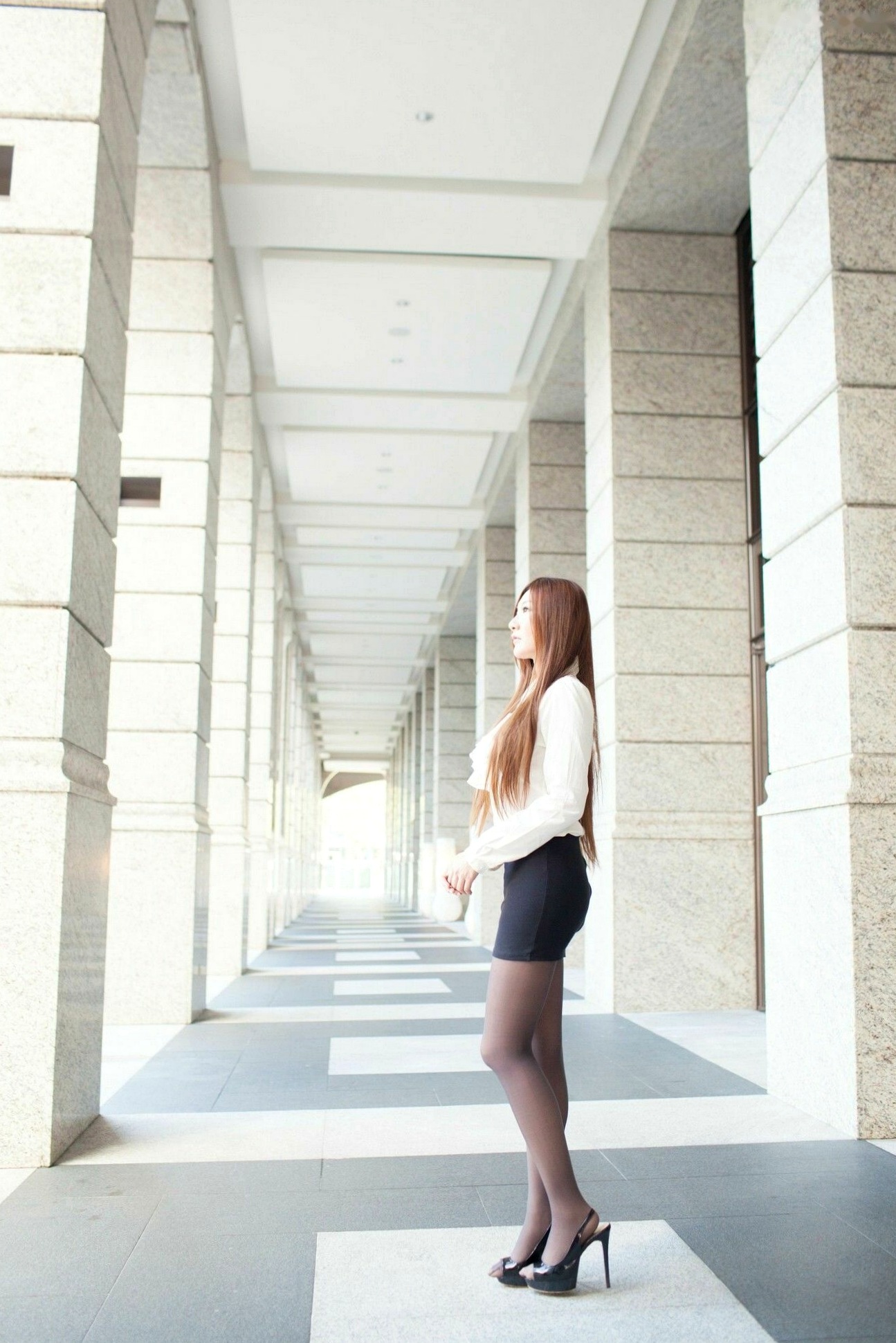 台湾正妹Michelle小羽/谢馥羽《信义区街拍黑丝OL》时尚职场制服诱惑写真集