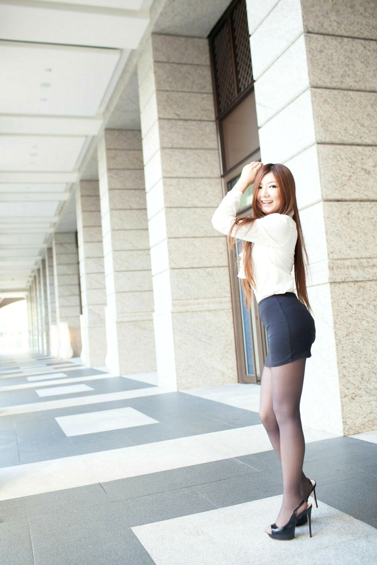 台湾正妹Michelle小羽/谢馥羽《信义区街拍黑丝OL》时尚职场制服诱惑写真集