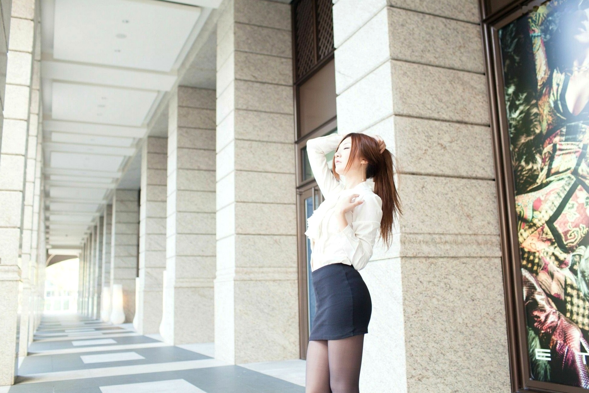台湾正妹Michelle小羽/谢馥羽《信义区街拍黑丝OL》时尚职场制服诱惑写真集