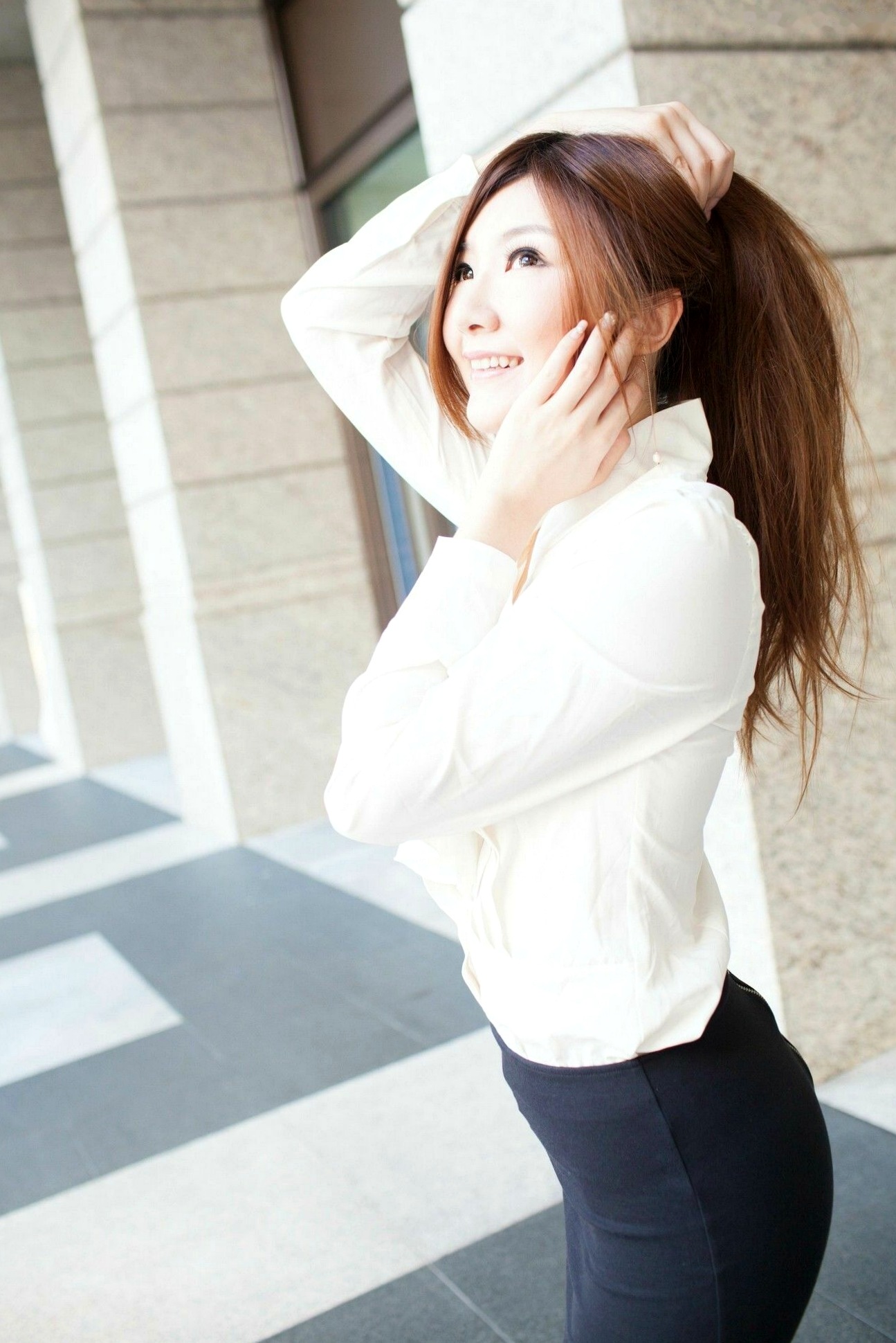台湾正妹Michelle小羽/谢馥羽《信义区街拍黑丝OL》时尚职场制服诱惑写真集