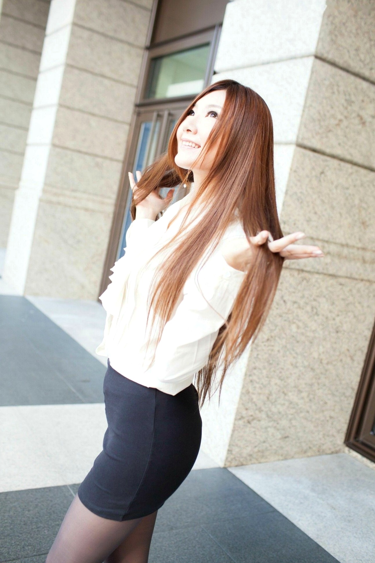 台湾正妹Michelle小羽/谢馥羽《信义区街拍黑丝OL》时尚职场制服诱惑写真集