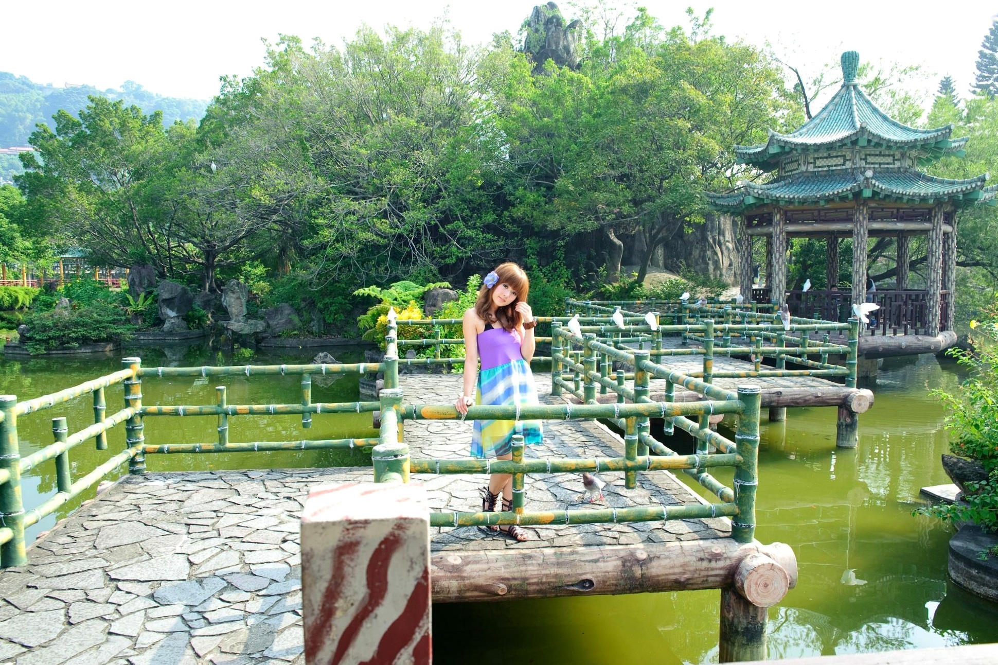 台湾正妹Mikako/果子MM户外唯美写真,华丽宫廷风与清新夏日裙装,双溪公园士林官邸赏心悦目实拍