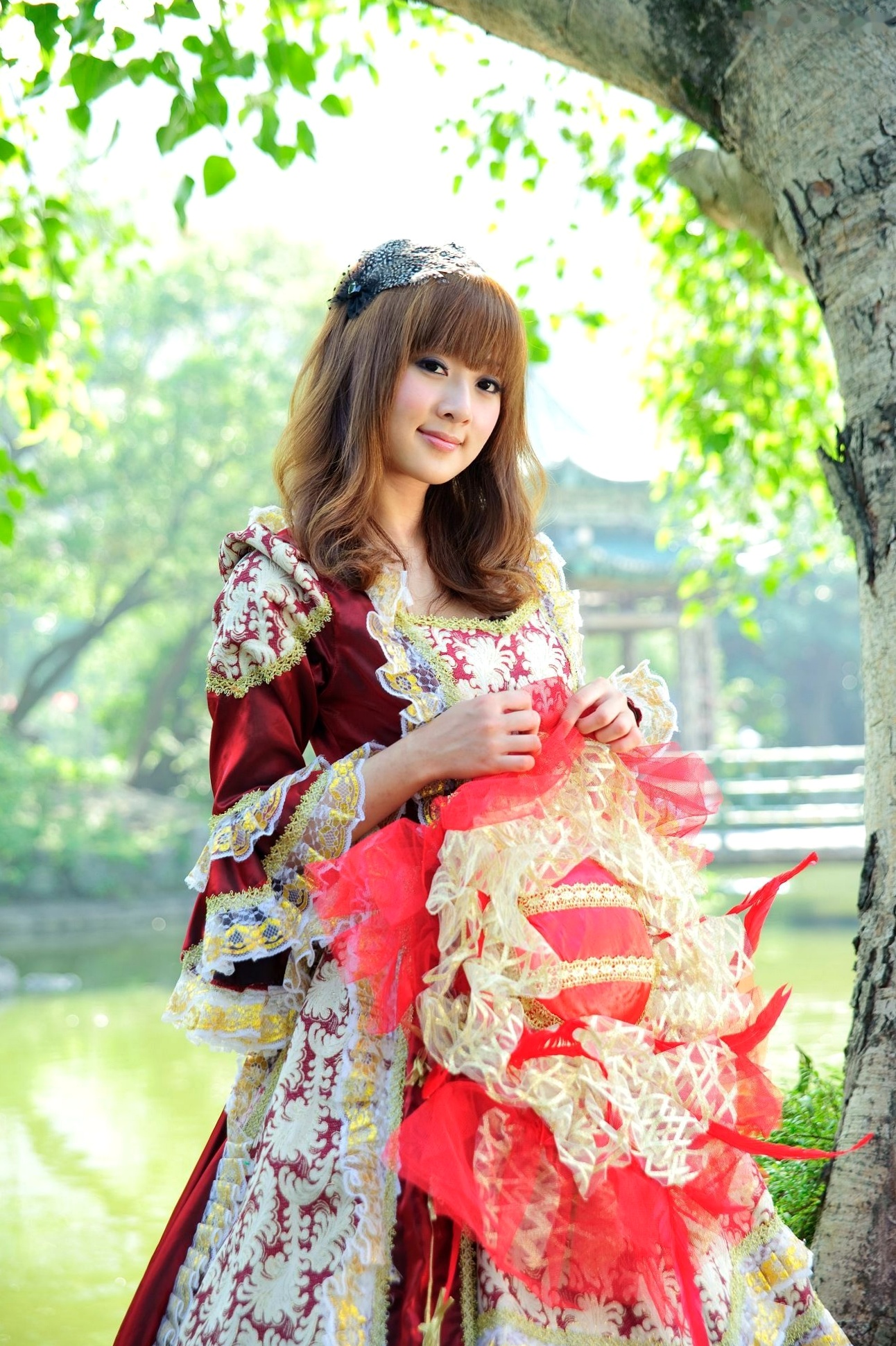 台湾正妹Mikako/果子MM户外唯美写真,华丽宫廷风与清新夏日裙装,双溪公园士林官邸赏心悦目实拍