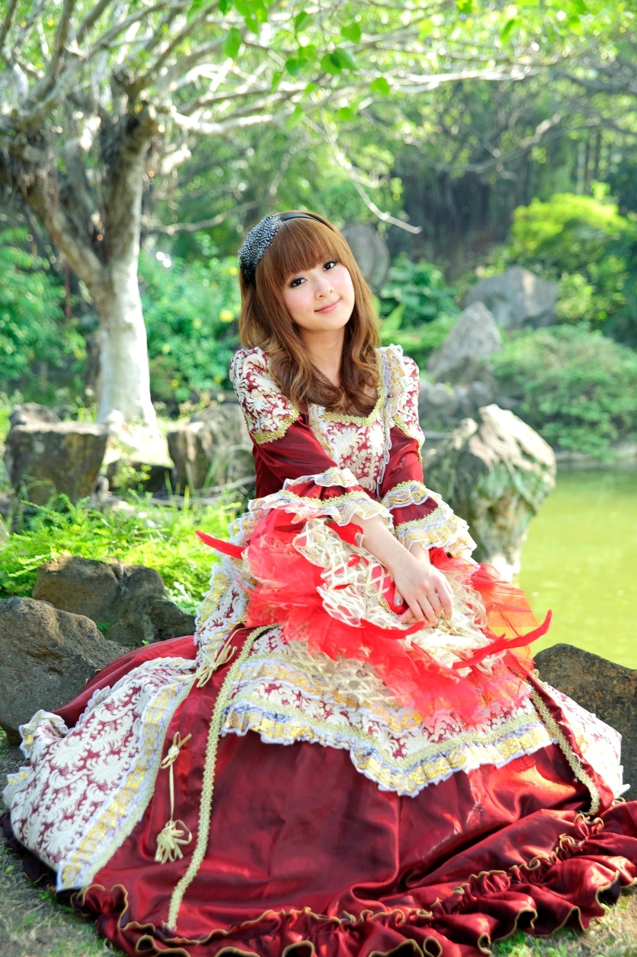 台湾正妹Mikako/果子MM户外唯美写真,华丽宫廷风与清新夏日裙装,双溪公园士林官邸赏心悦目实拍