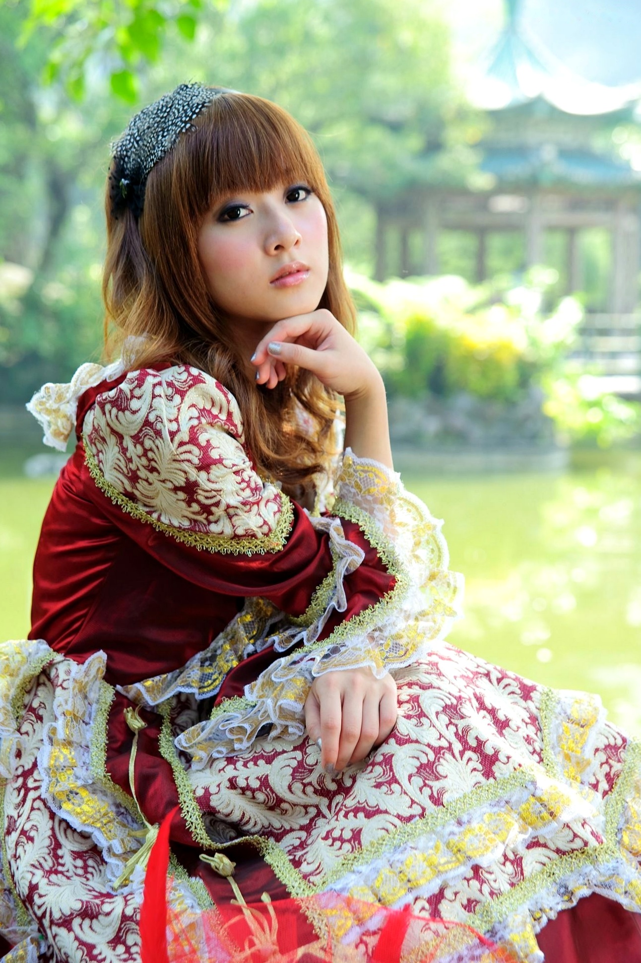 台湾正妹Mikako/果子MM户外唯美写真,华丽宫廷风与清新夏日裙装,双溪公园士林官邸赏心悦目实拍