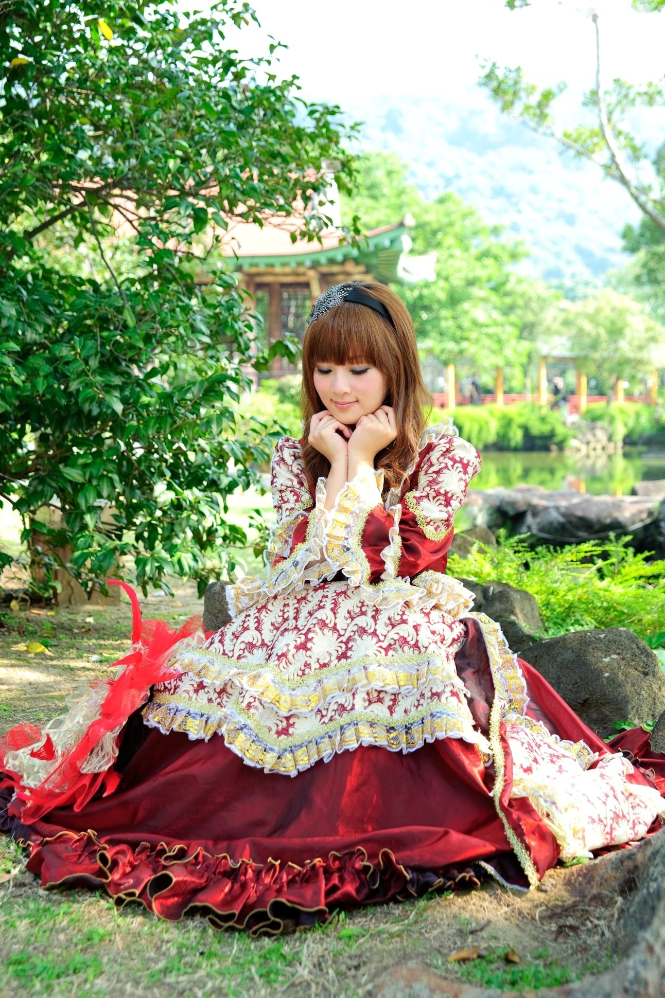台湾正妹Mikako/果子MM户外唯美写真,华丽宫廷风与清新夏日裙装,双溪公园士林官邸赏心悦目实拍