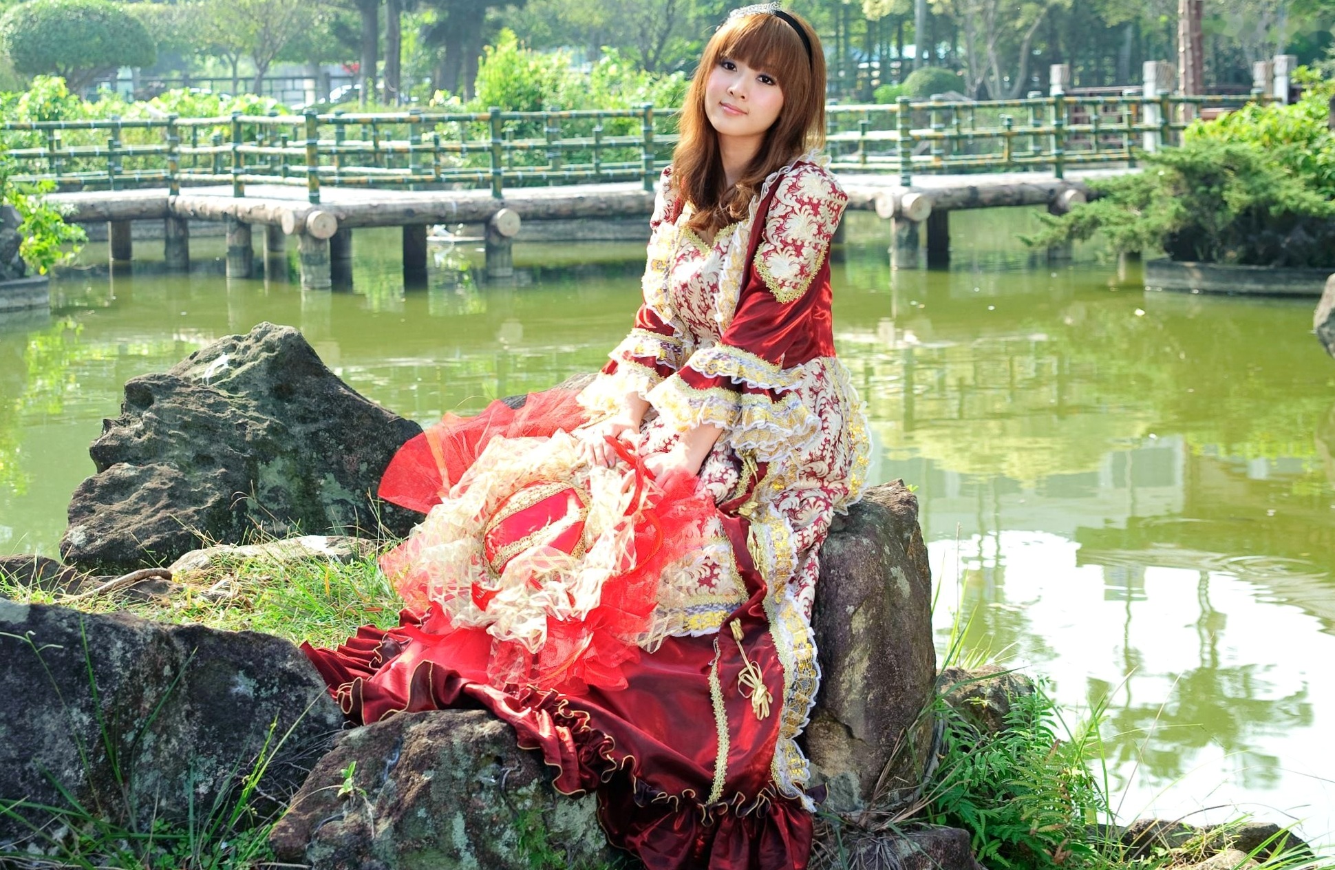 台湾正妹Mikako/果子MM户外唯美写真,华丽宫廷风与清新夏日裙装,双溪公园士林官邸赏心悦目实拍