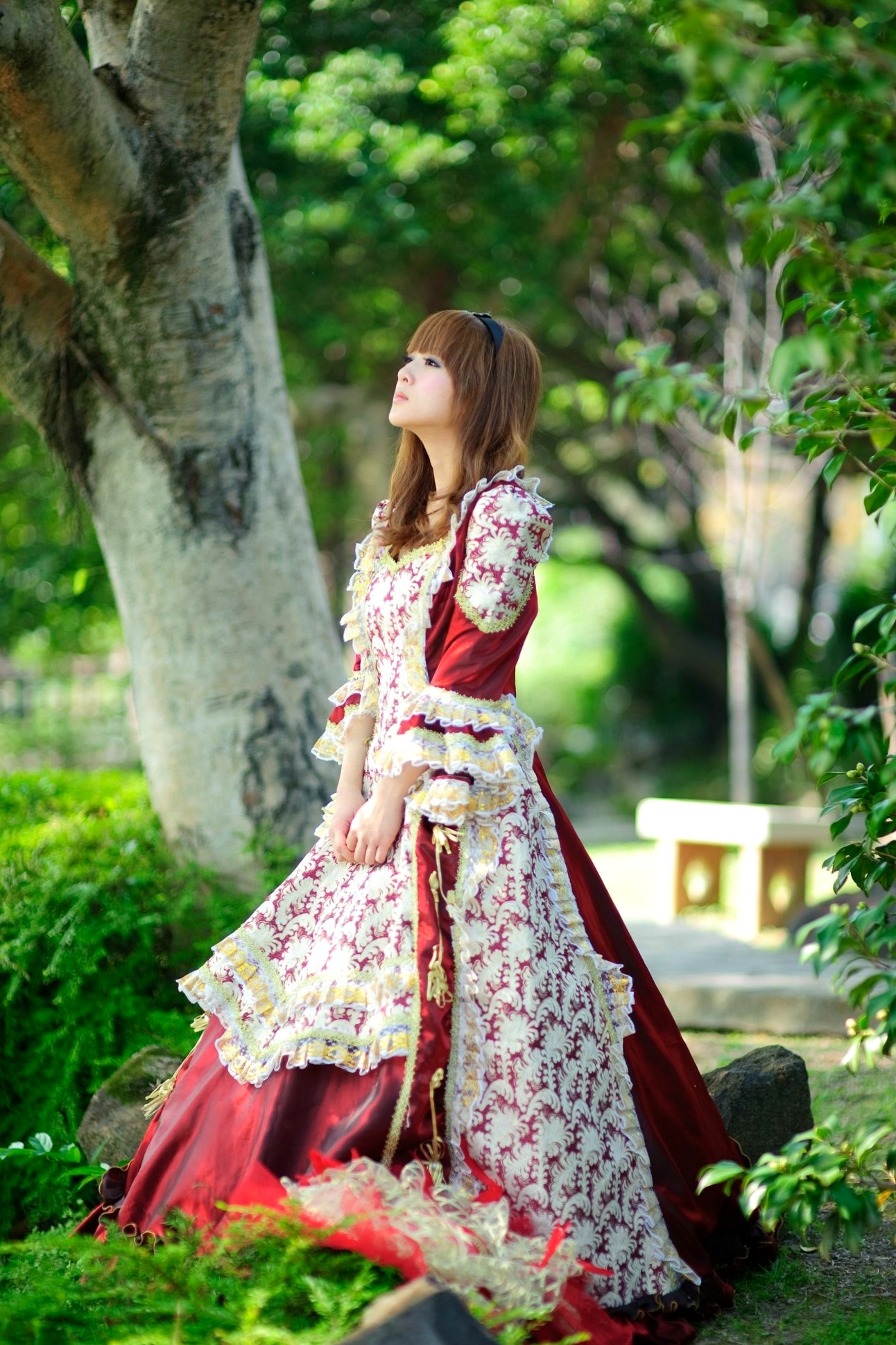 台湾正妹Mikako/果子MM户外唯美写真,华丽宫廷风与清新夏日裙装,双溪公园士林官邸赏心悦目实拍
