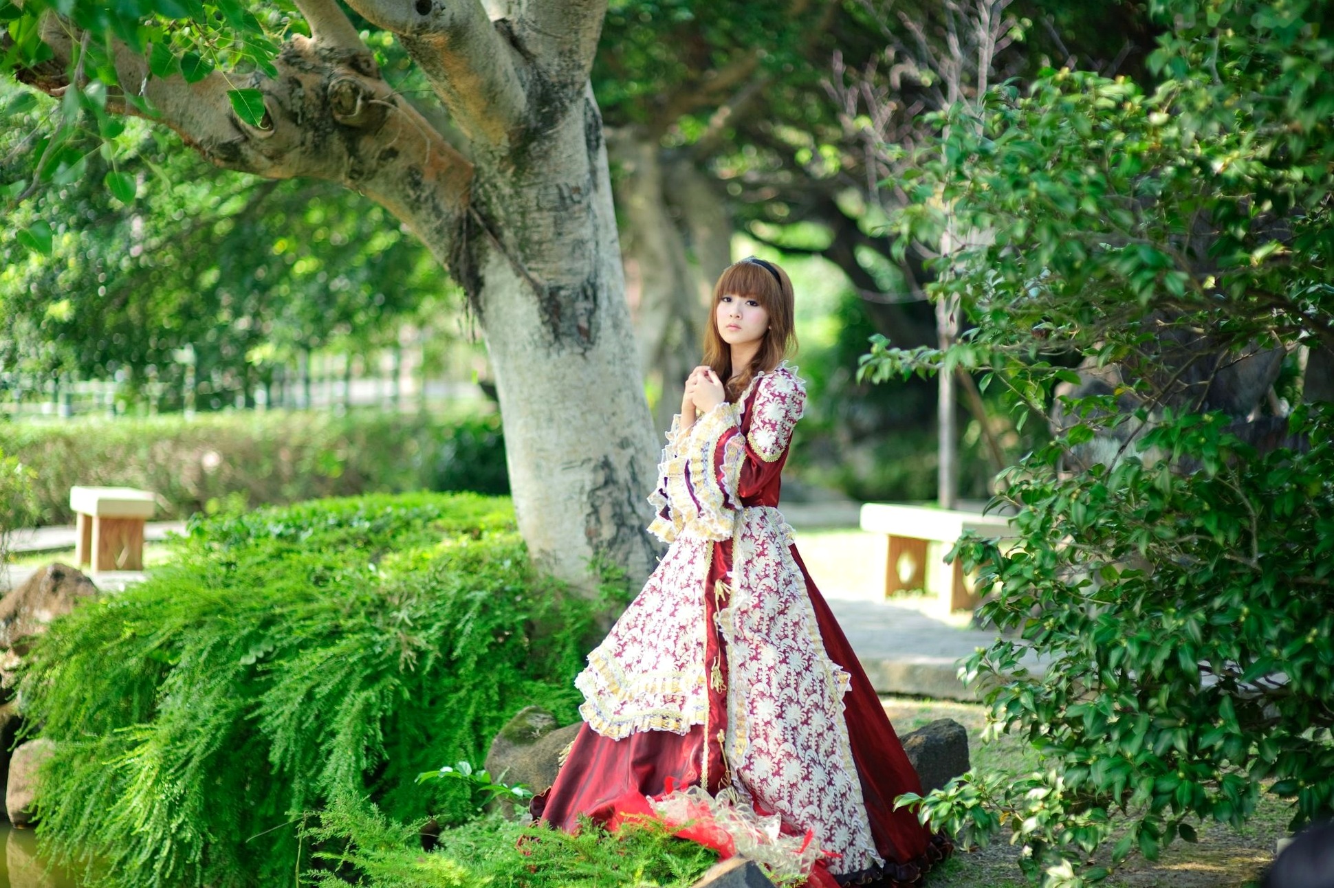 台湾正妹Mikako/果子MM户外唯美写真,华丽宫廷风与清新夏日裙装,双溪公园士林官邸赏心悦目实拍