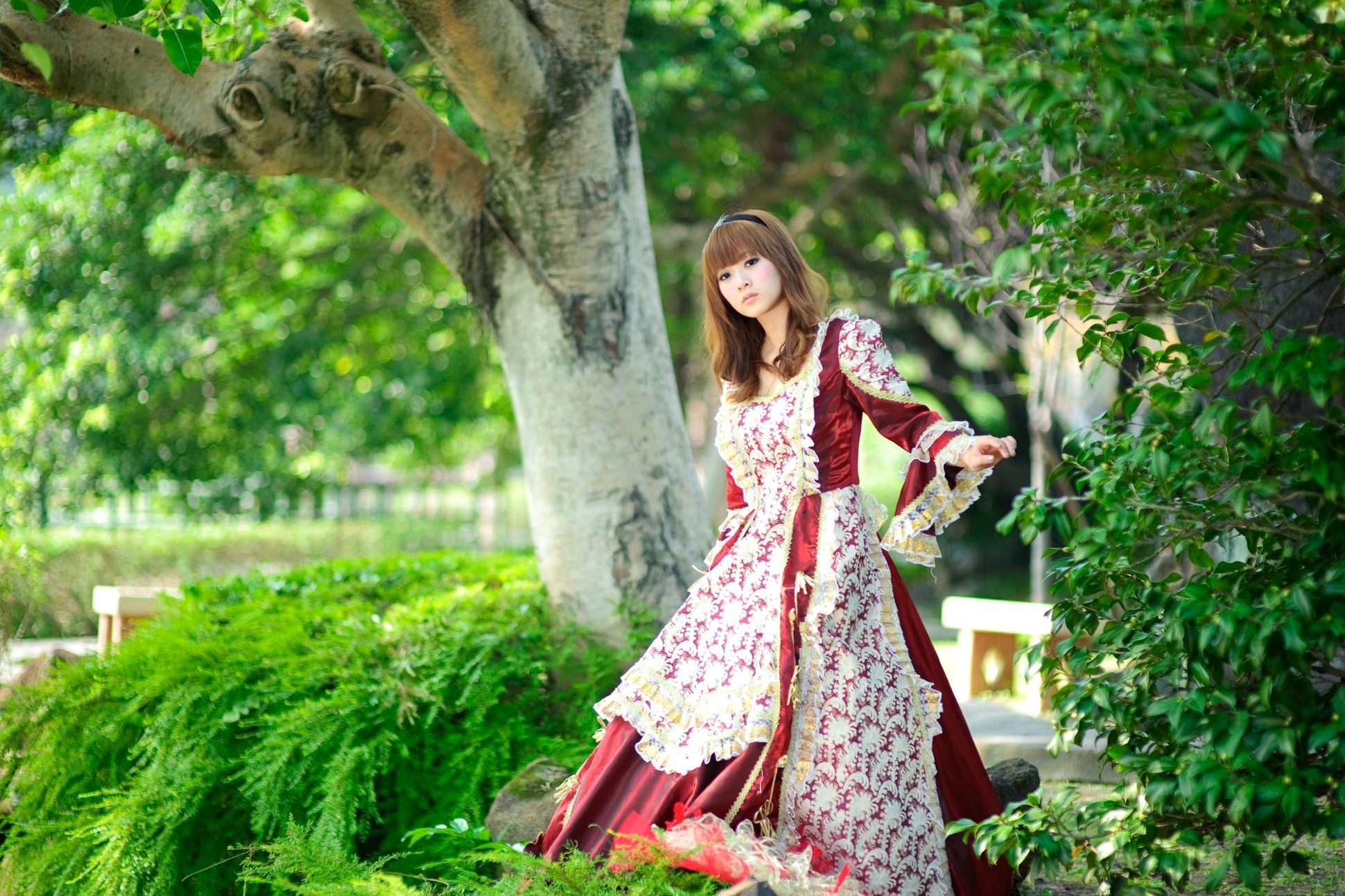 台湾正妹Mikako/果子MM户外唯美写真,华丽宫廷风与清新夏日裙装,双溪公园士林官邸赏心悦目实拍