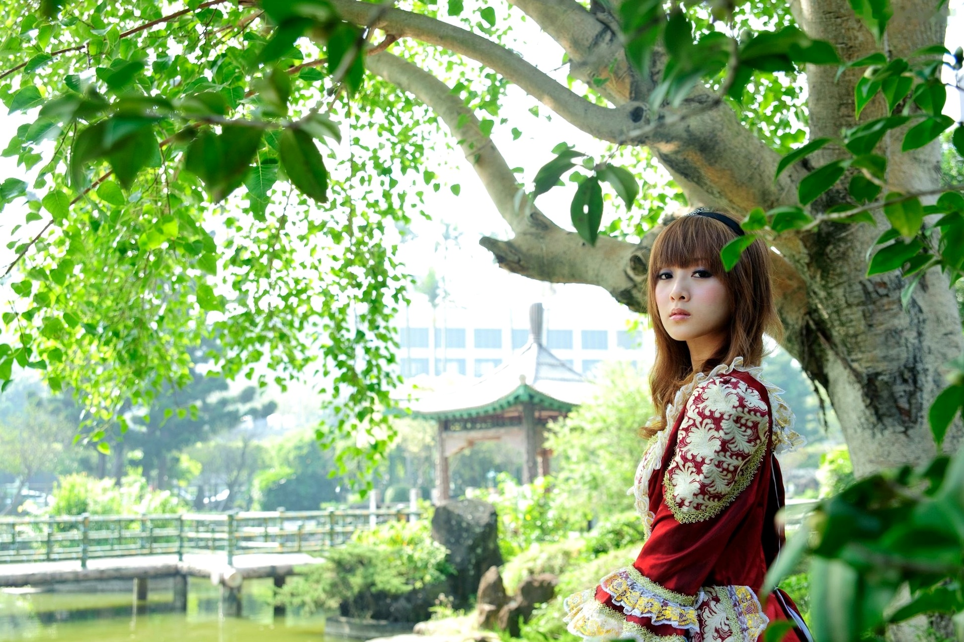 台湾正妹Mikako/果子MM户外唯美写真,华丽宫廷风与清新夏日裙装,双溪公园士林官邸赏心悦目实拍