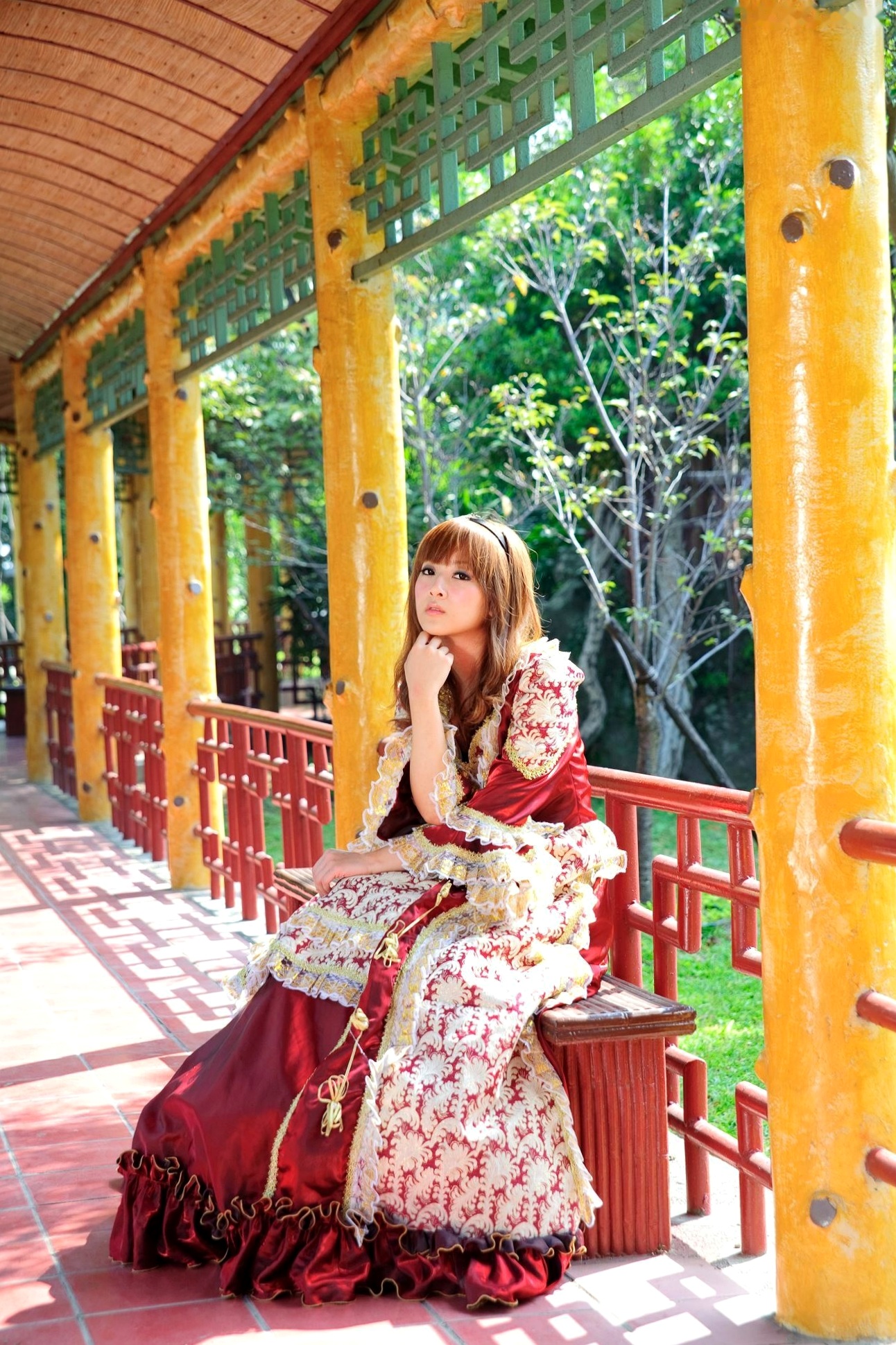 台湾正妹Mikako/果子MM户外唯美写真,华丽宫廷风与清新夏日裙装,双溪公园士林官邸赏心悦目实拍