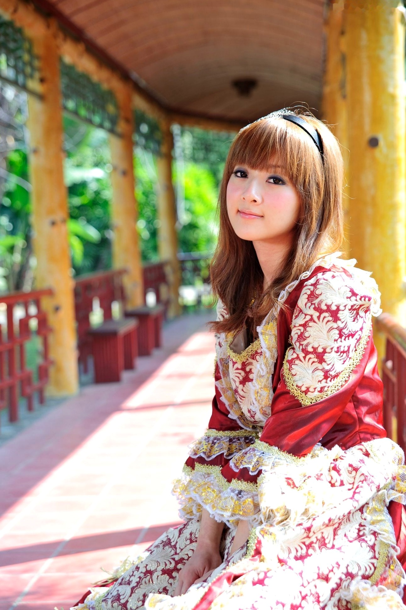 台湾正妹Mikako/果子MM户外唯美写真,华丽宫廷风与清新夏日裙装,双溪公园士林官邸赏心悦目实拍