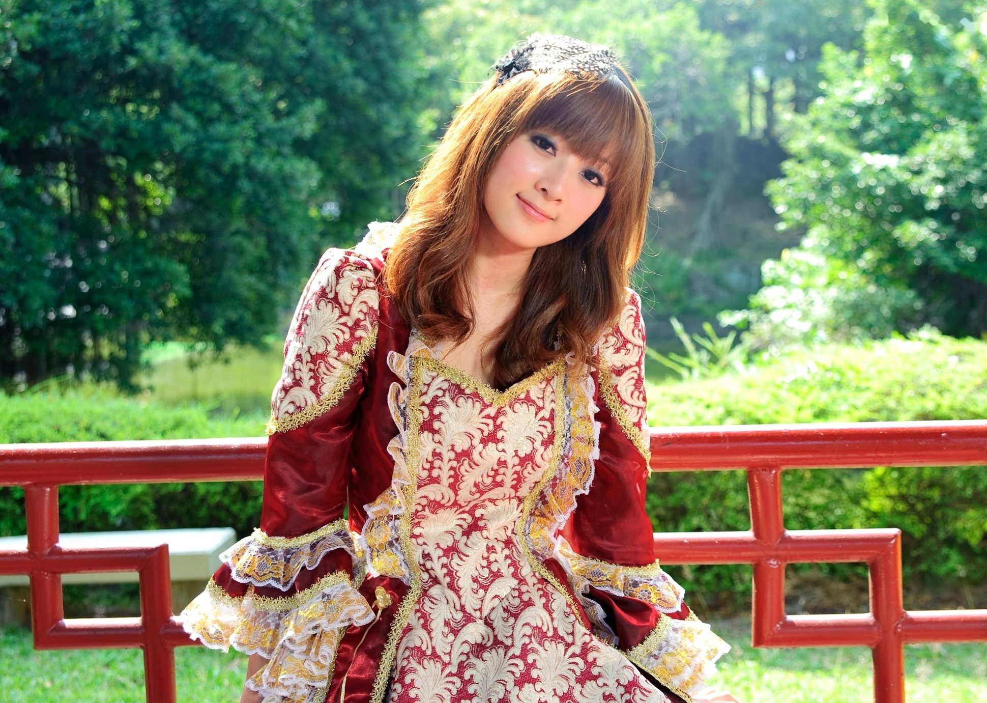 台湾正妹Mikako/果子MM户外唯美写真,华丽宫廷风与清新夏日裙装,双溪公园士林官邸赏心悦目实拍