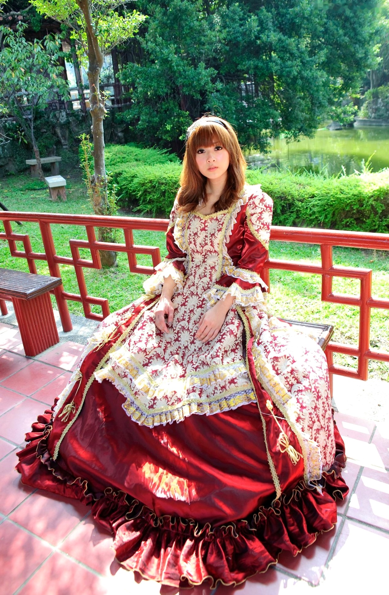 台湾正妹Mikako/果子MM户外唯美写真,华丽宫廷风与清新夏日裙装,双溪公园士林官邸赏心悦目实拍