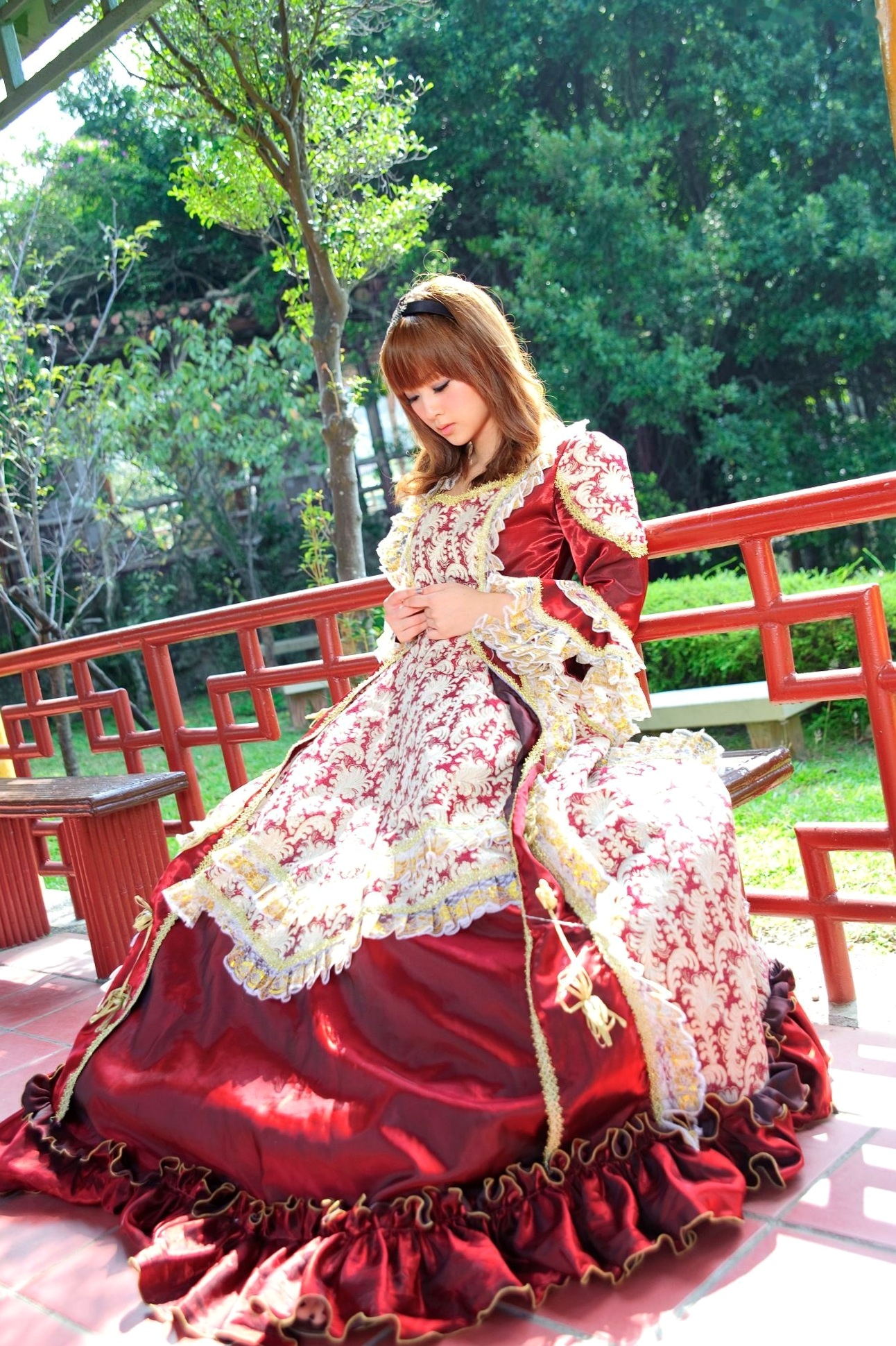 台湾正妹Mikako/果子MM户外唯美写真,华丽宫廷风与清新夏日裙装,双溪公园士林官邸赏心悦目实拍