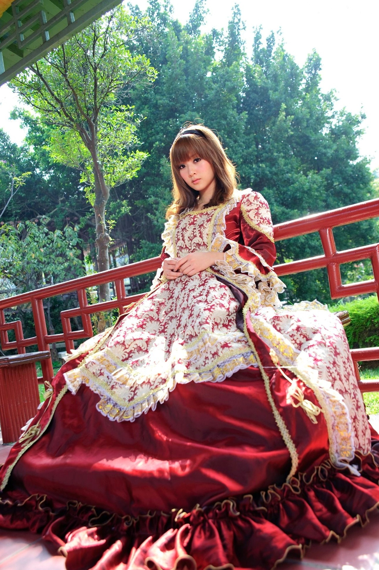 台湾正妹Mikako/果子MM户外唯美写真,华丽宫廷风与清新夏日裙装,双溪公园士林官邸赏心悦目实拍