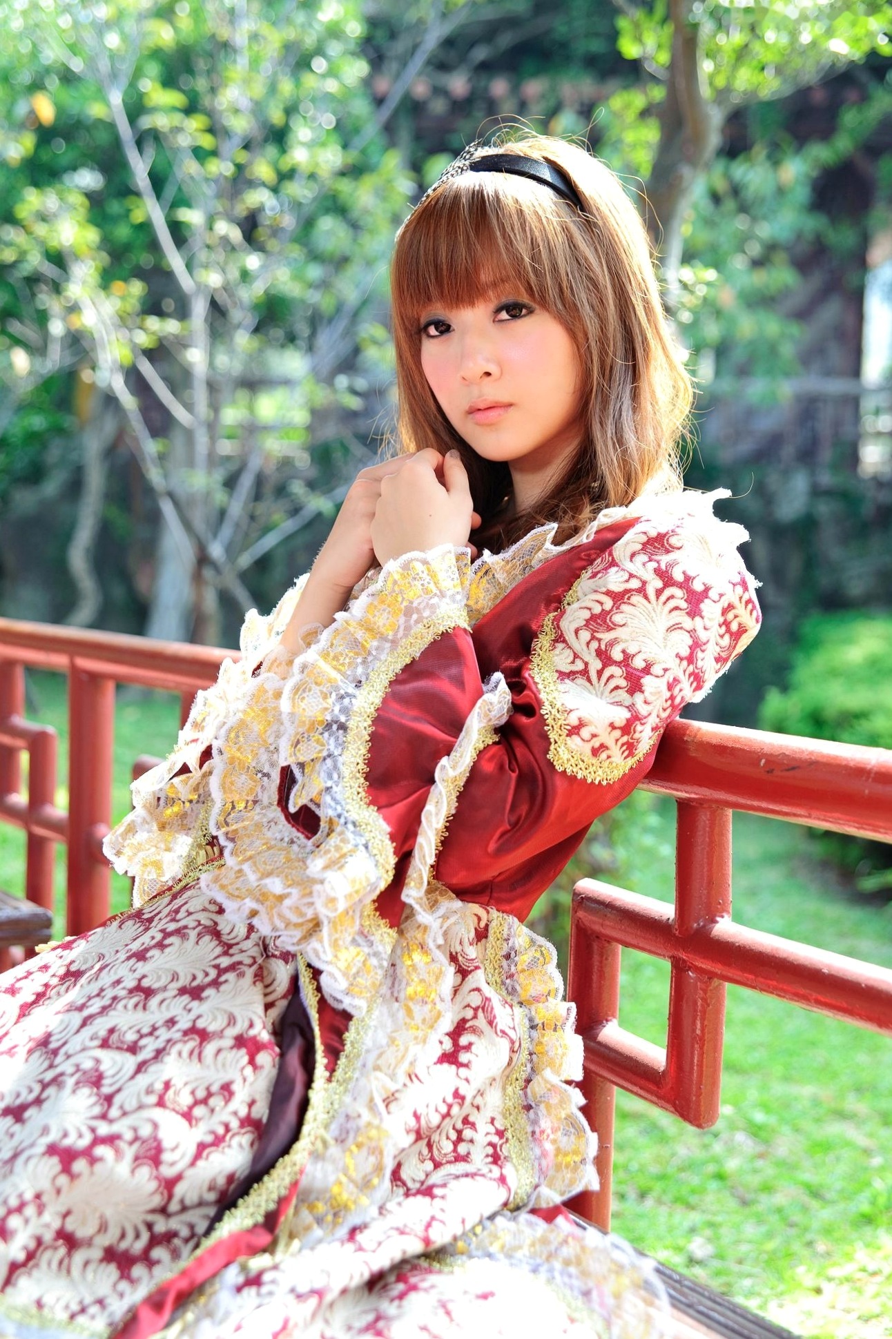 台湾正妹Mikako/果子MM户外唯美写真,华丽宫廷风与清新夏日裙装,双溪公园士林官邸赏心悦目实拍