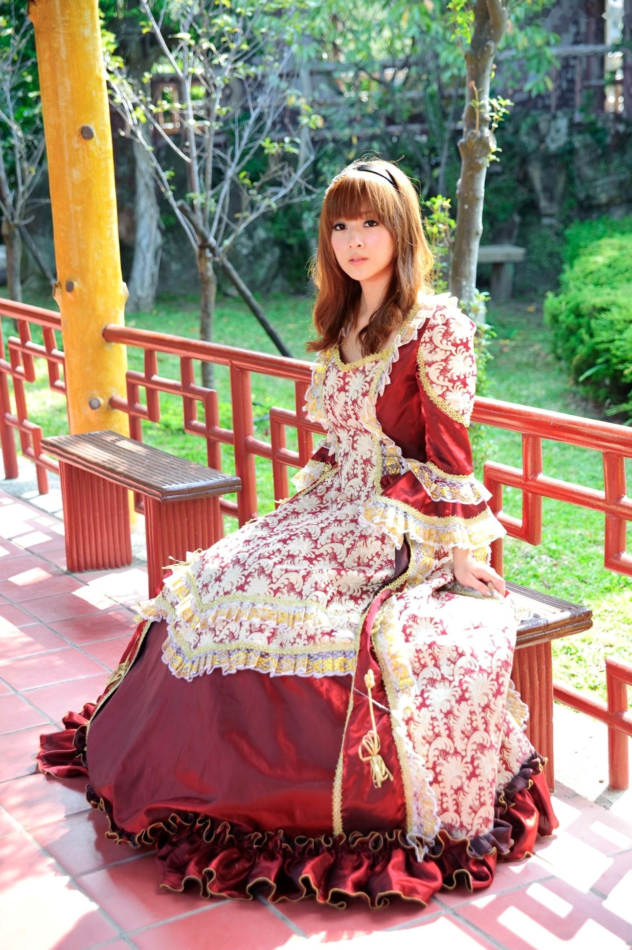 台湾正妹Mikako/果子MM户外唯美写真,华丽宫廷风与清新夏日裙装,双溪公园士林官邸赏心悦目实拍