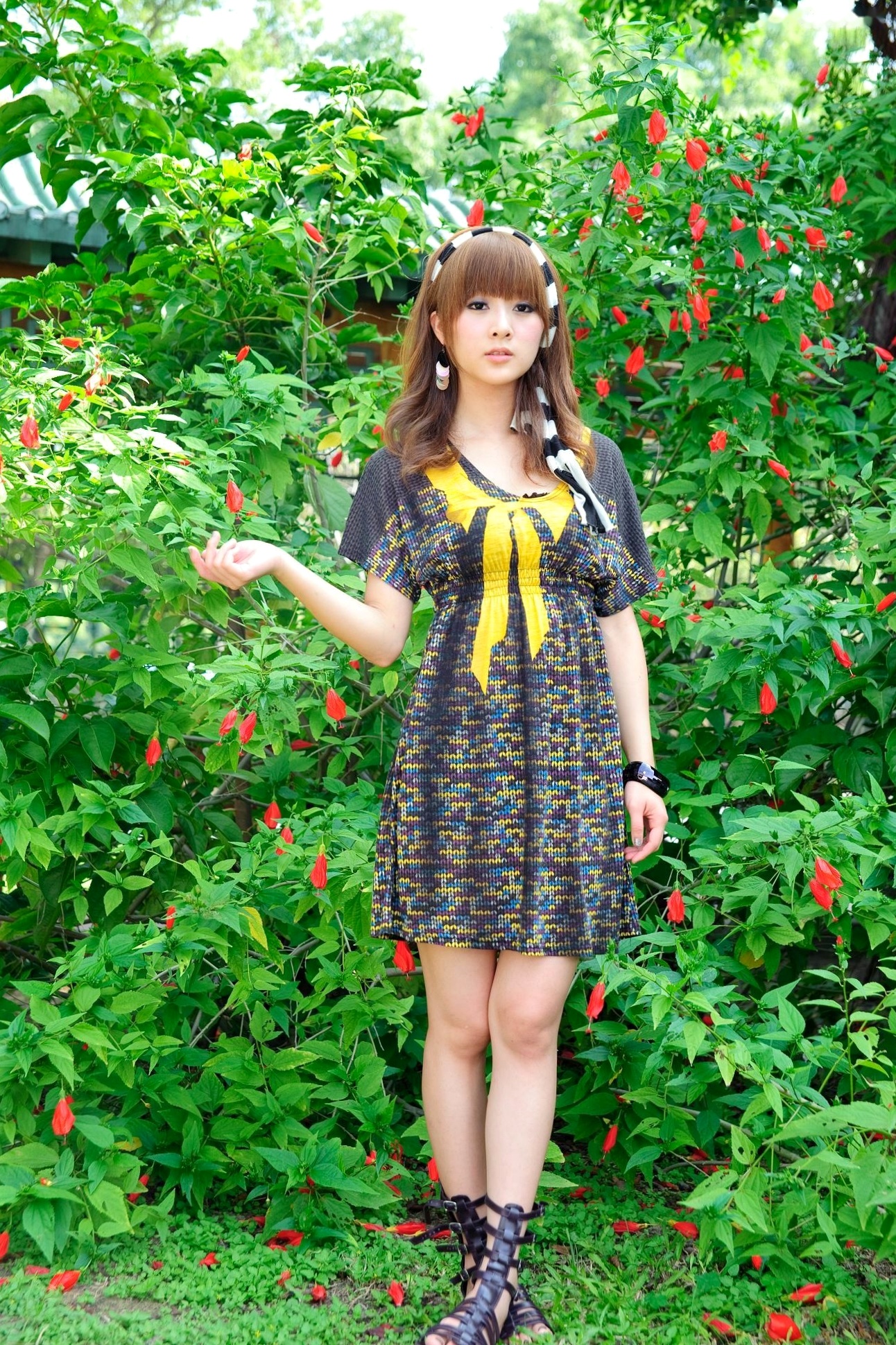 台湾正妹Mikako/果子MM户外唯美写真,华丽宫廷风与清新夏日裙装,双溪公园士林官邸赏心悦目实拍