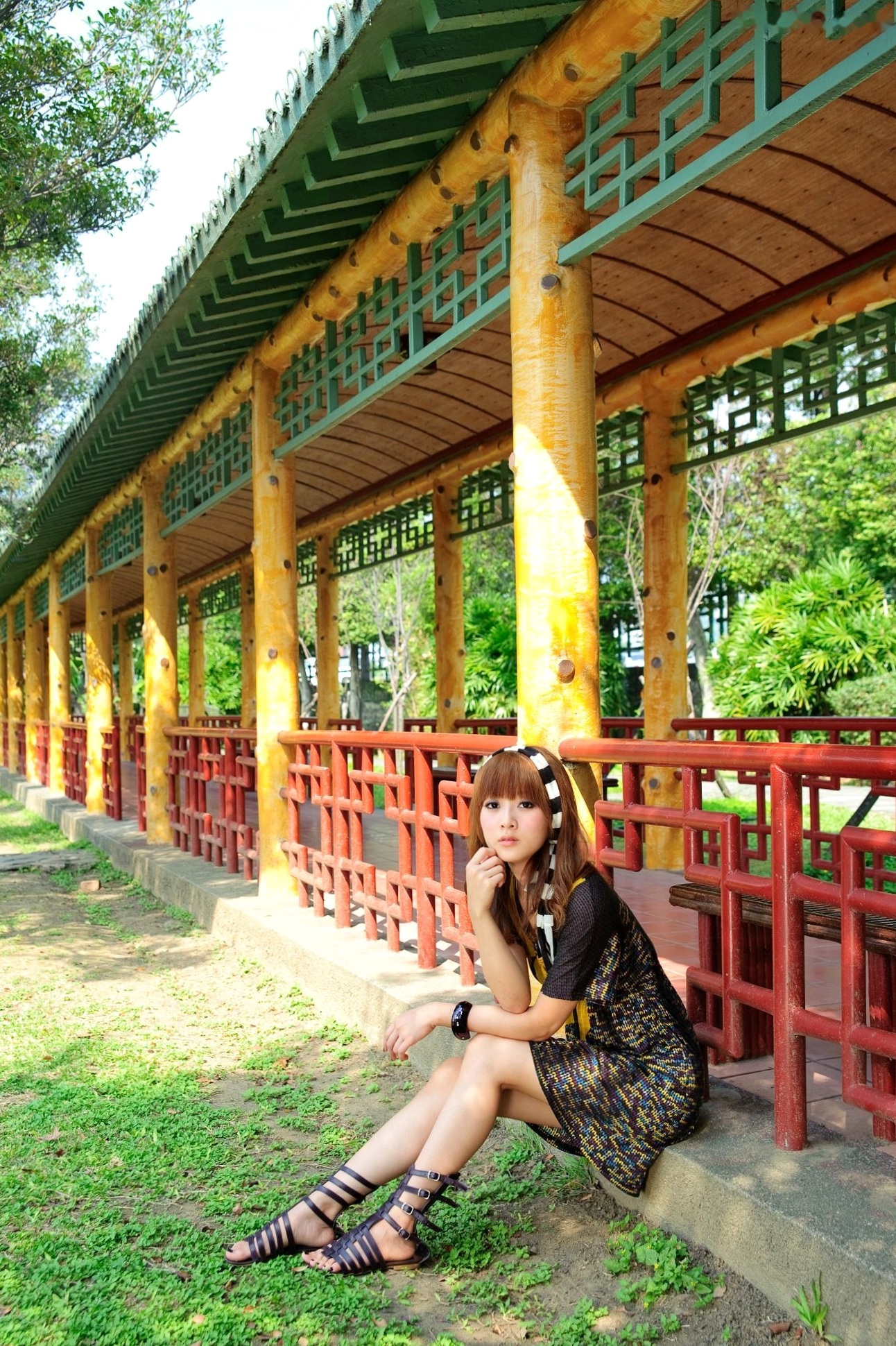 台湾正妹Mikako/果子MM户外唯美写真,华丽宫廷风与清新夏日裙装,双溪公园士林官邸赏心悦目实拍
