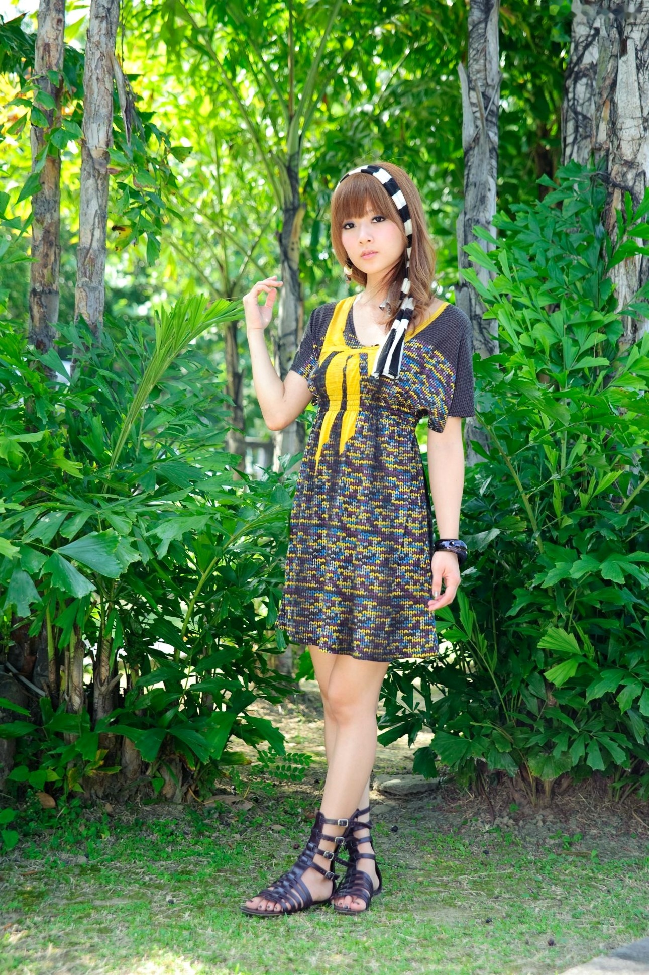 台湾正妹Mikako/果子MM户外唯美写真,华丽宫廷风与清新夏日裙装,双溪公园士林官邸赏心悦目实拍