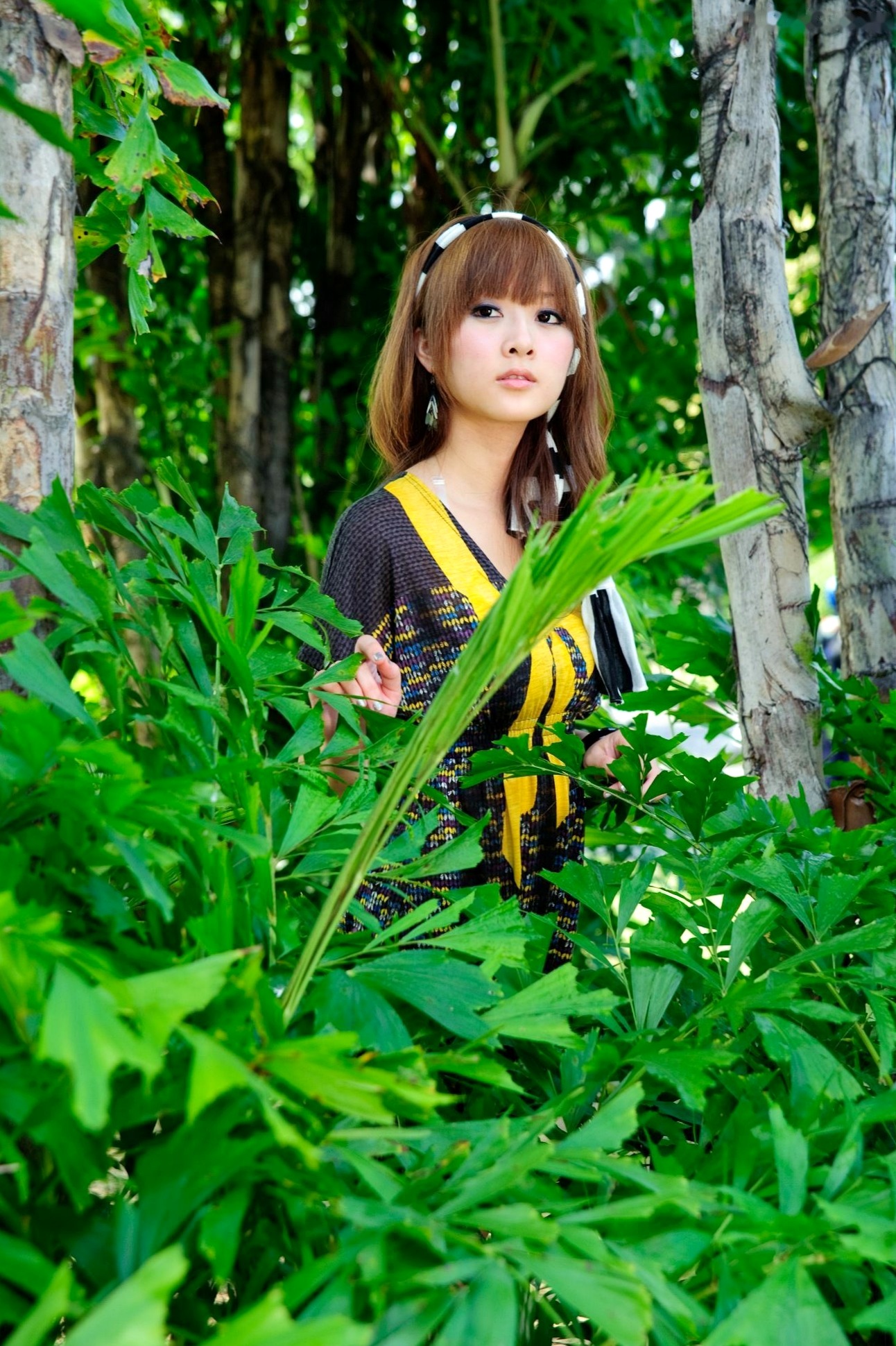 台湾正妹Mikako/果子MM户外唯美写真,华丽宫廷风与清新夏日裙装,双溪公园士林官邸赏心悦目实拍