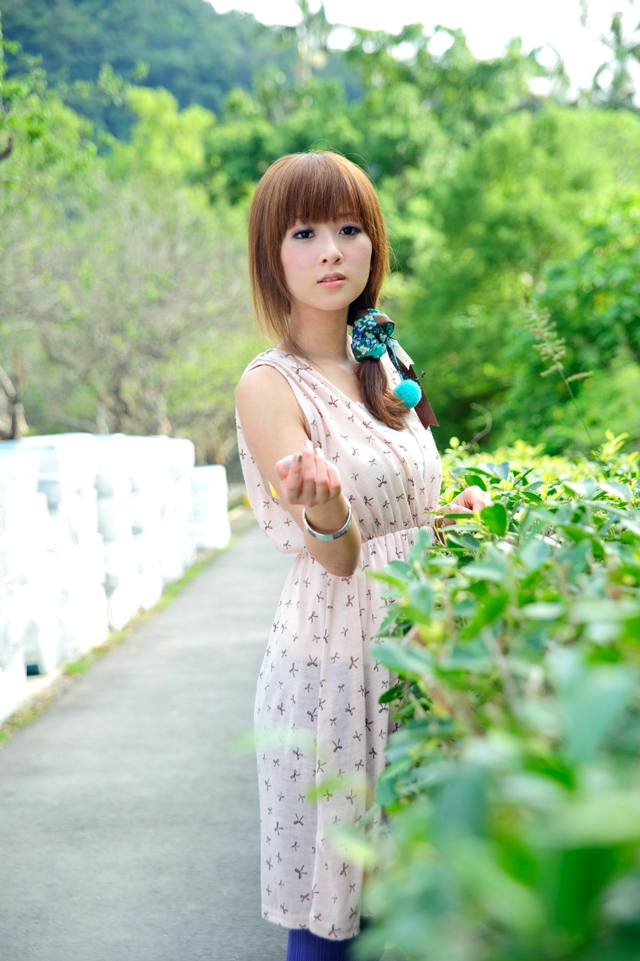 台湾正妹Mikako/果子MM户外唯美写真,华丽宫廷风与清新夏日裙装,双溪公园士林官邸赏心悦目实拍