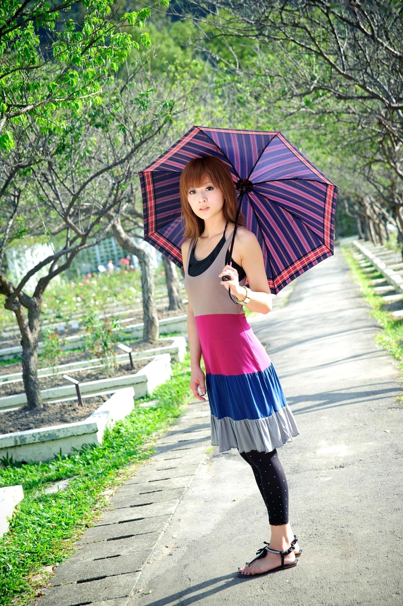 台湾正妹Mikako/果子MM户外唯美写真,华丽宫廷风与清新夏日裙装,双溪公园士林官邸赏心悦目实拍