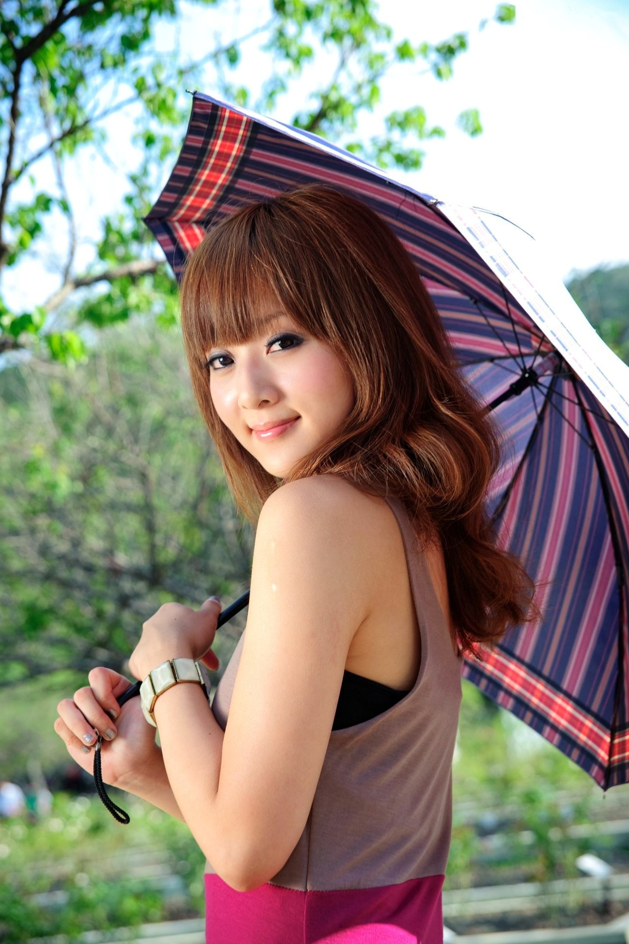 台湾正妹Mikako/果子MM户外唯美写真,华丽宫廷风与清新夏日裙装,双溪公园士林官邸赏心悦目实拍