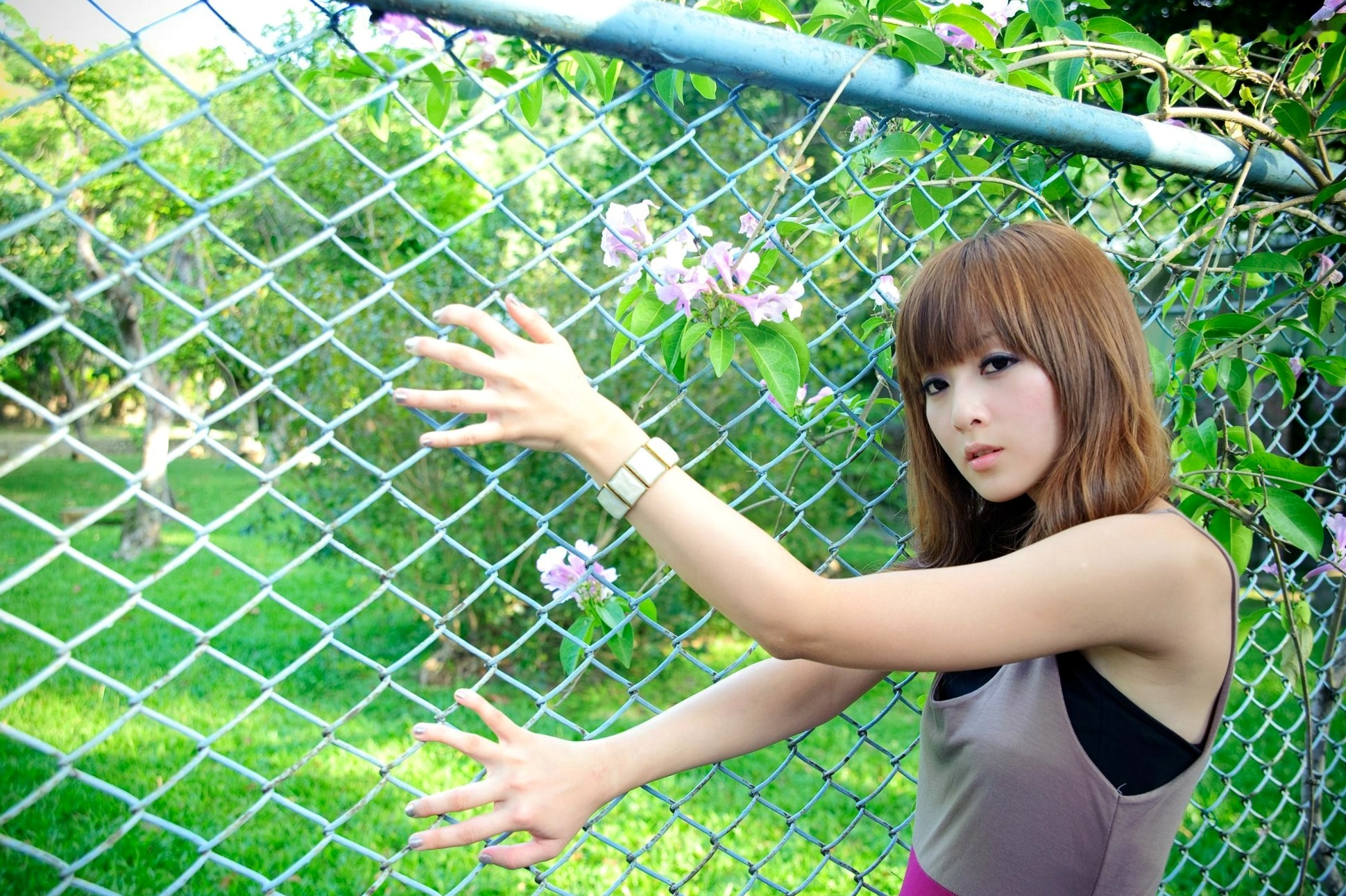 台湾正妹Mikako/果子MM户外唯美写真,华丽宫廷风与清新夏日裙装,双溪公园士林官邸赏心悦目实拍