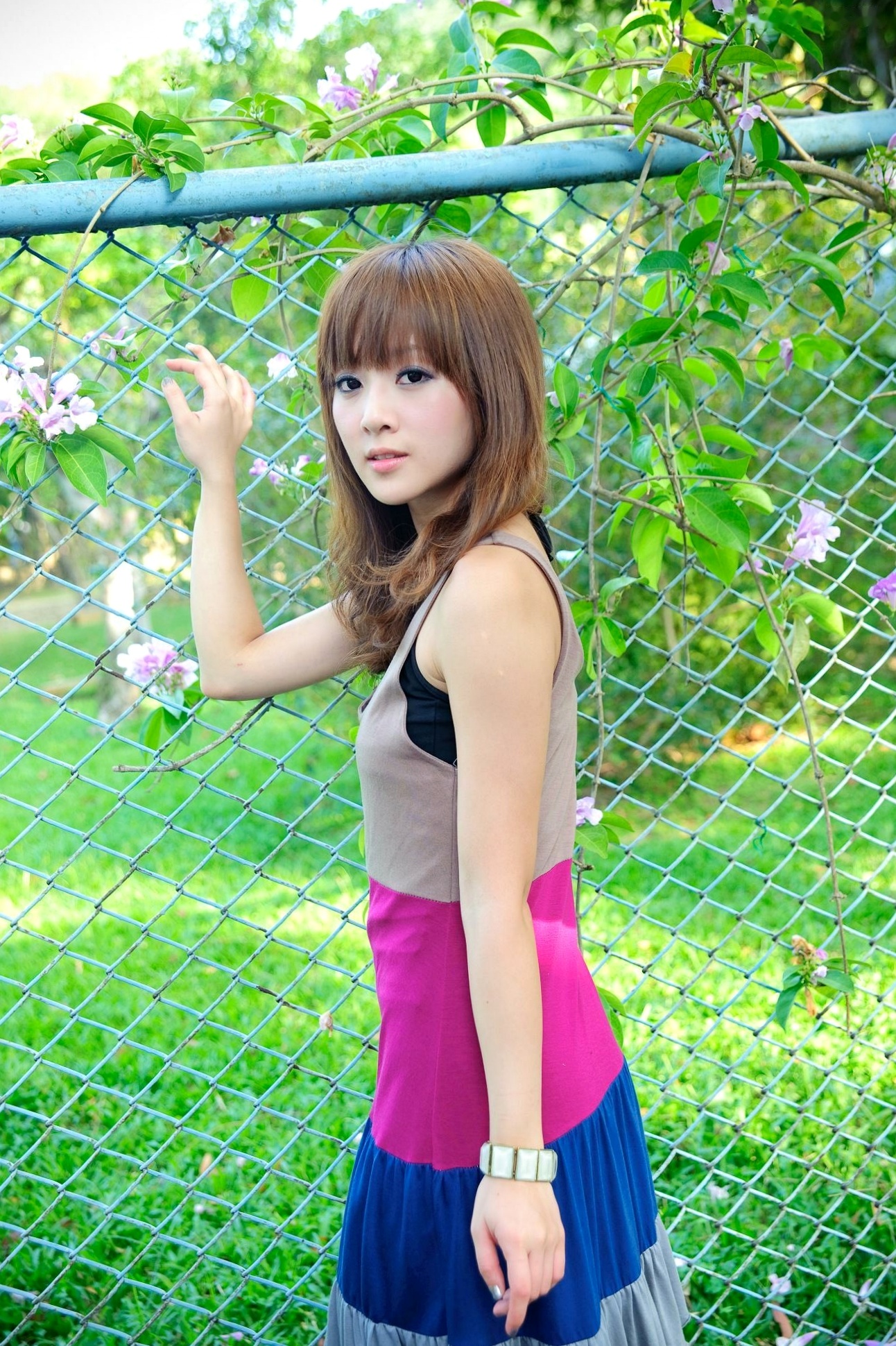 台湾正妹Mikako/果子MM户外唯美写真,华丽宫廷风与清新夏日裙装,双溪公园士林官邸赏心悦目实拍