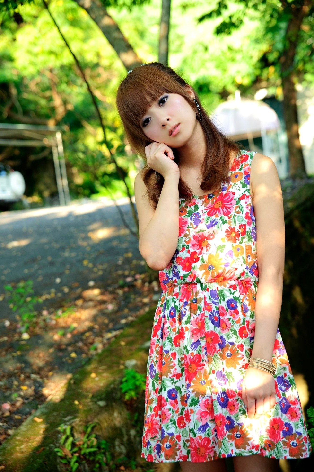 台湾正妹Mikako/果子MM户外唯美写真,华丽宫廷风与清新夏日裙装,双溪公园士林官邸赏心悦目实拍