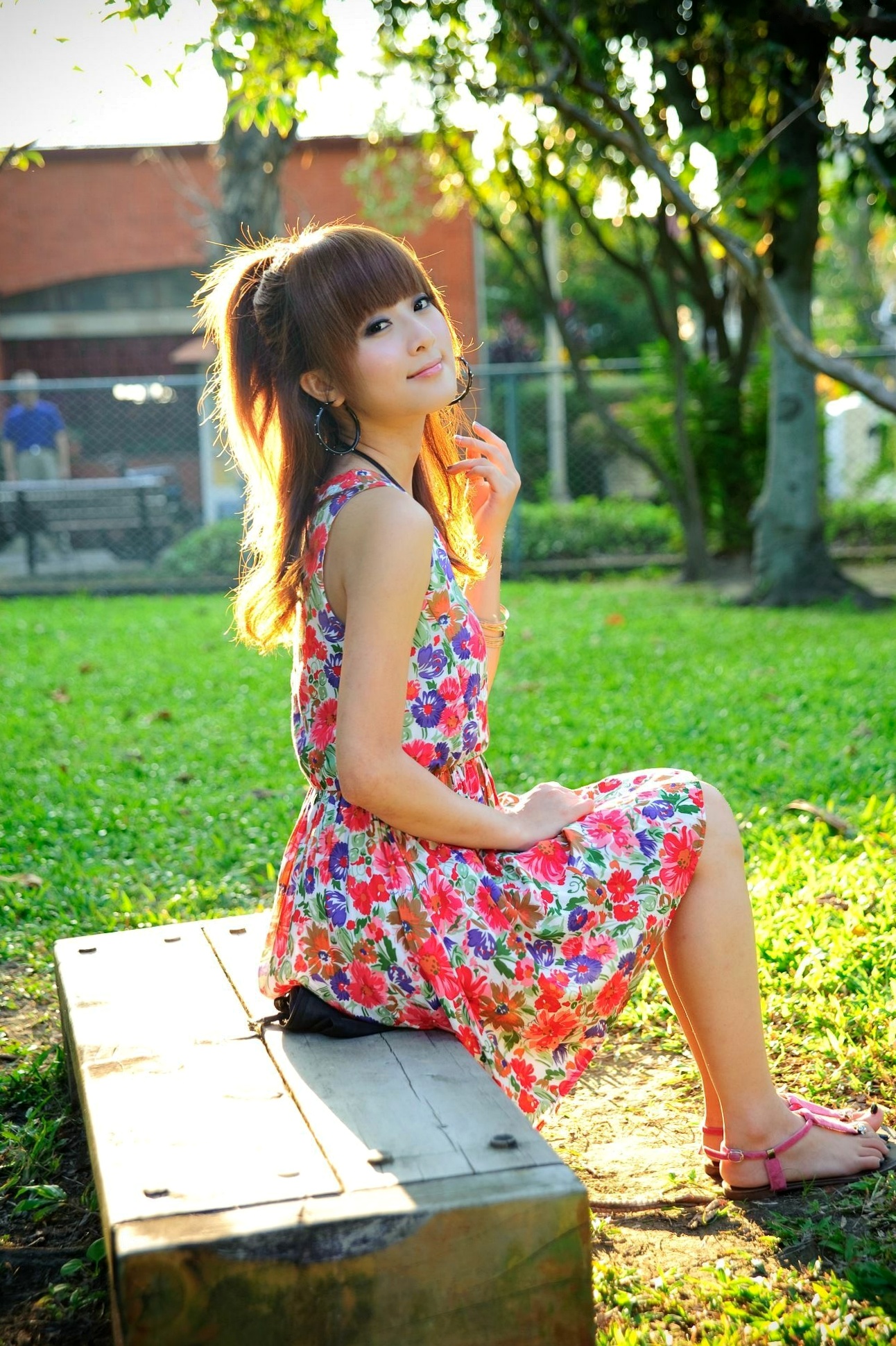 台湾正妹Mikako/果子MM户外唯美写真,华丽宫廷风与清新夏日裙装,双溪公园士林官邸赏心悦目实拍