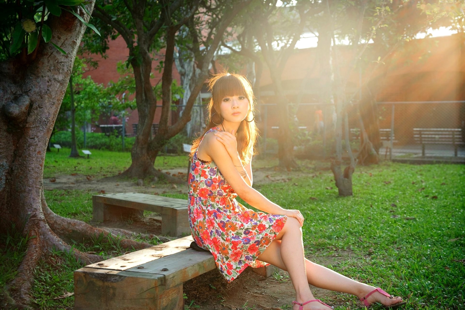 台湾正妹Mikako/果子MM户外唯美写真,华丽宫廷风与清新夏日裙装,双溪公园士林官邸赏心悦目实拍