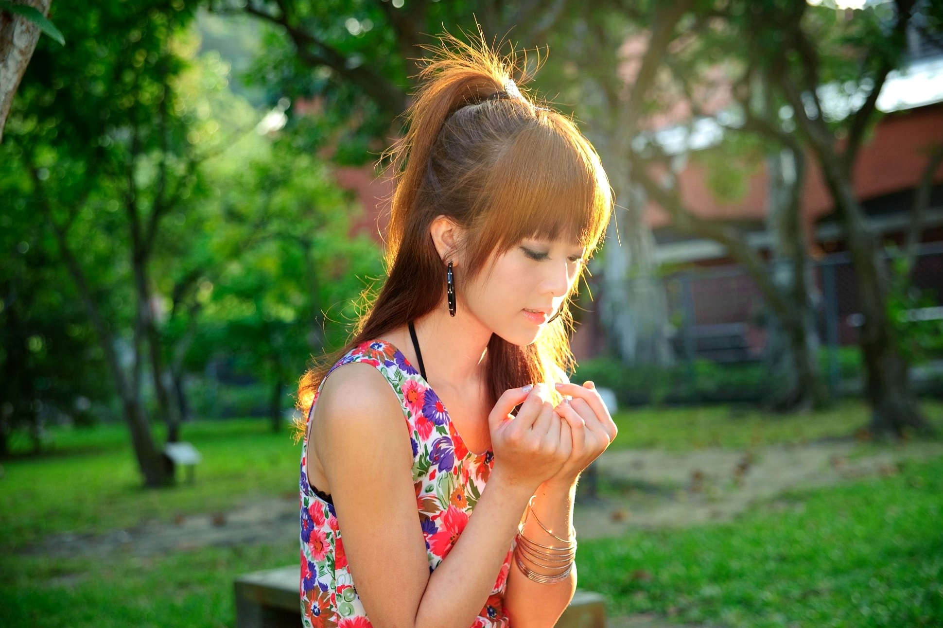 台湾正妹Mikako/果子MM户外唯美写真,华丽宫廷风与清新夏日裙装,双溪公园士林官邸赏心悦目实拍