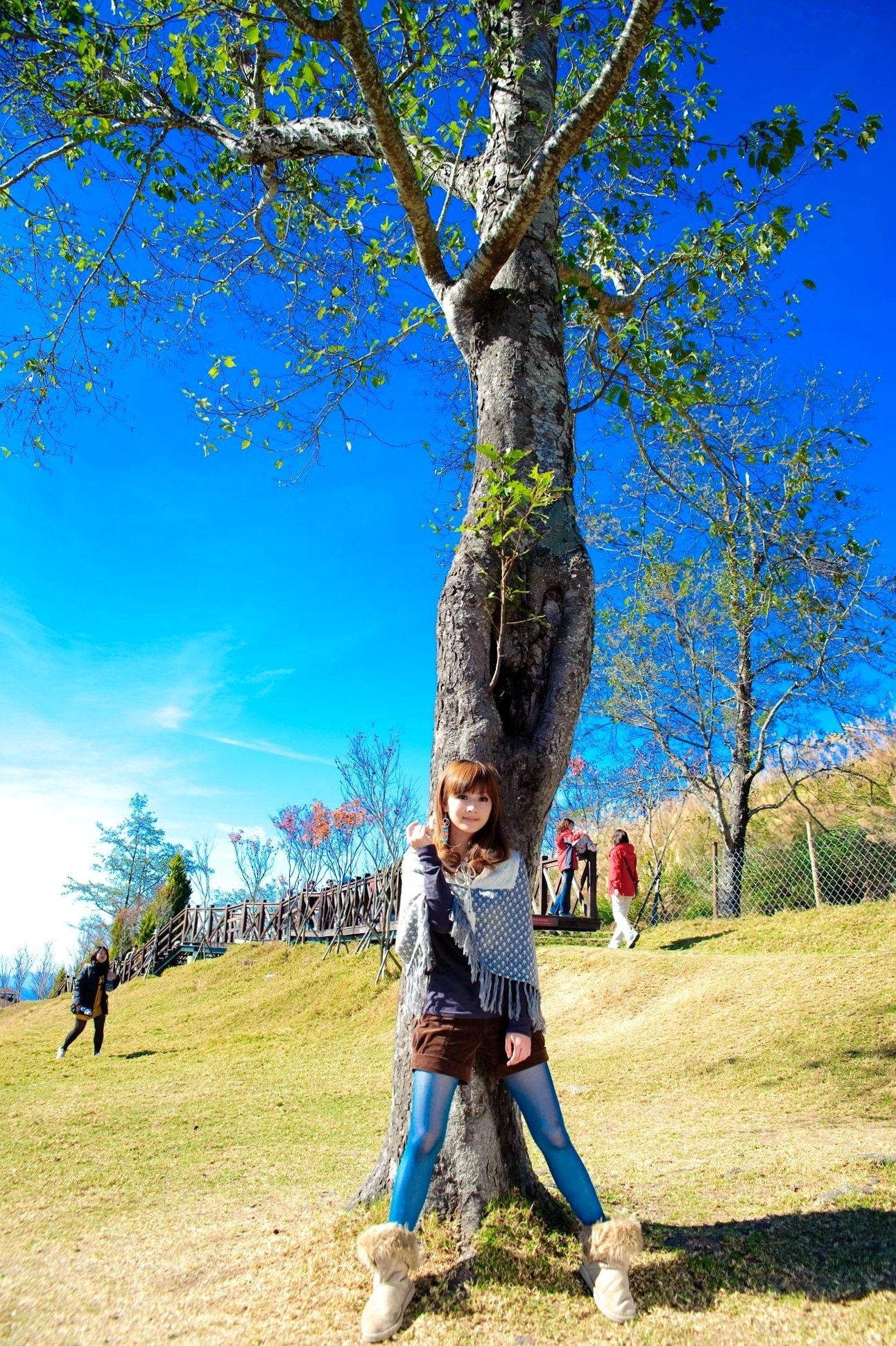 台湾正妹_果子MM/张允霏《果子遊清境》户外清新写真,元气少女自然随性穿搭,甜美笑容治愈系旅拍