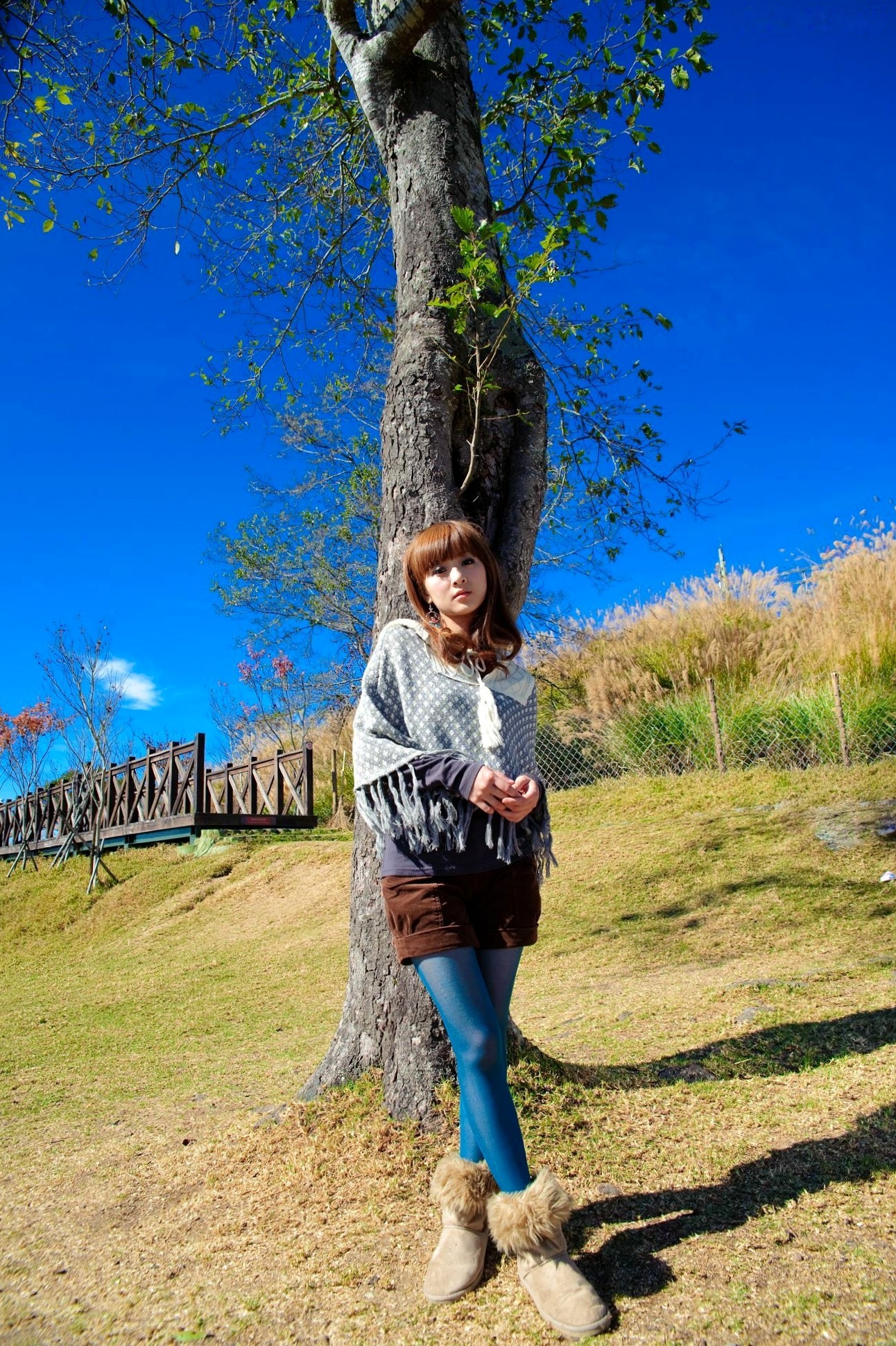 台湾正妹_果子MM/张允霏《果子遊清境》户外清新写真,元气少女自然随性穿搭,甜美笑容治愈系旅拍